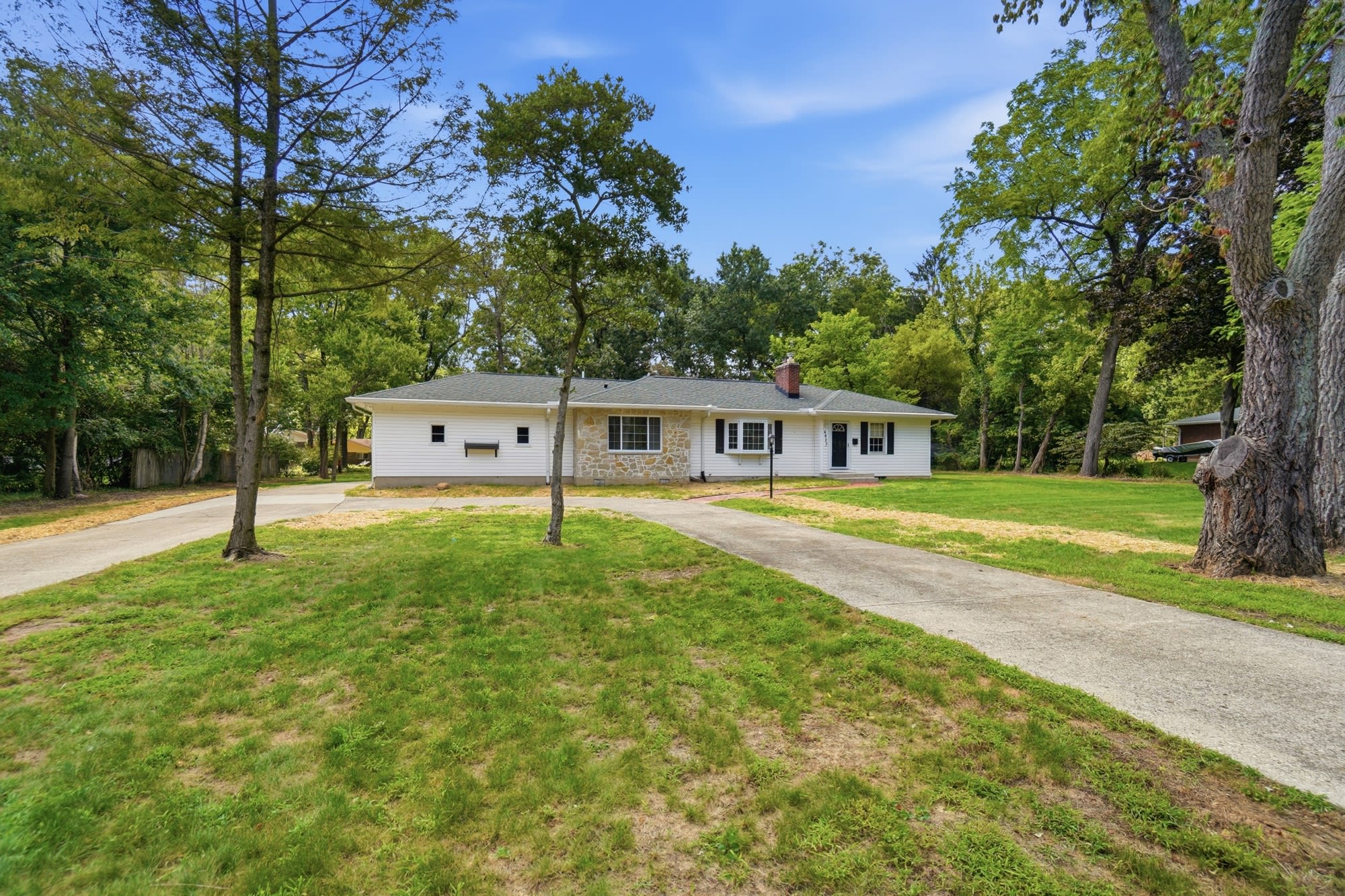 4823 Glenmina Drive – photo 1