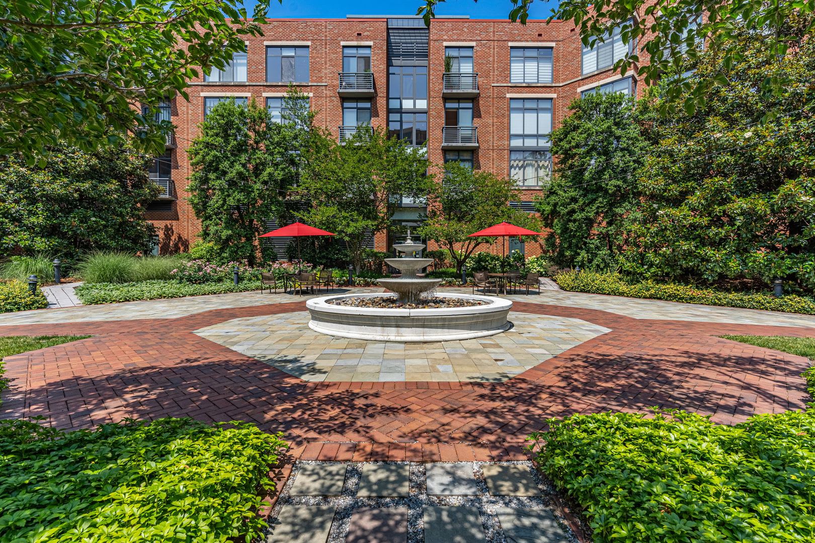 Modern Condo In Old Town Alexandria – photo 1