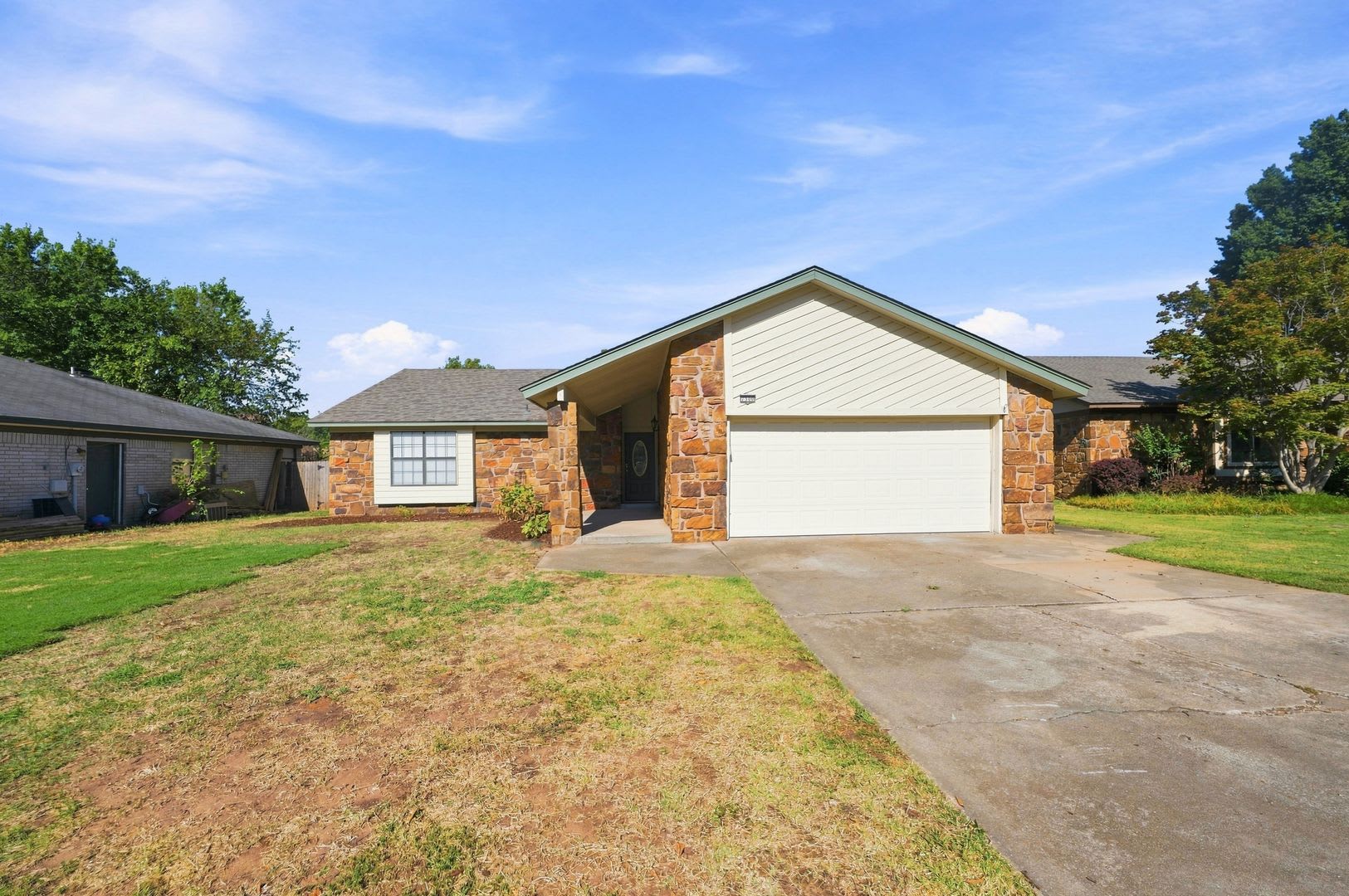 Charming 3 bed, 2 bath home in desirable Indian Springs area – photo 1
