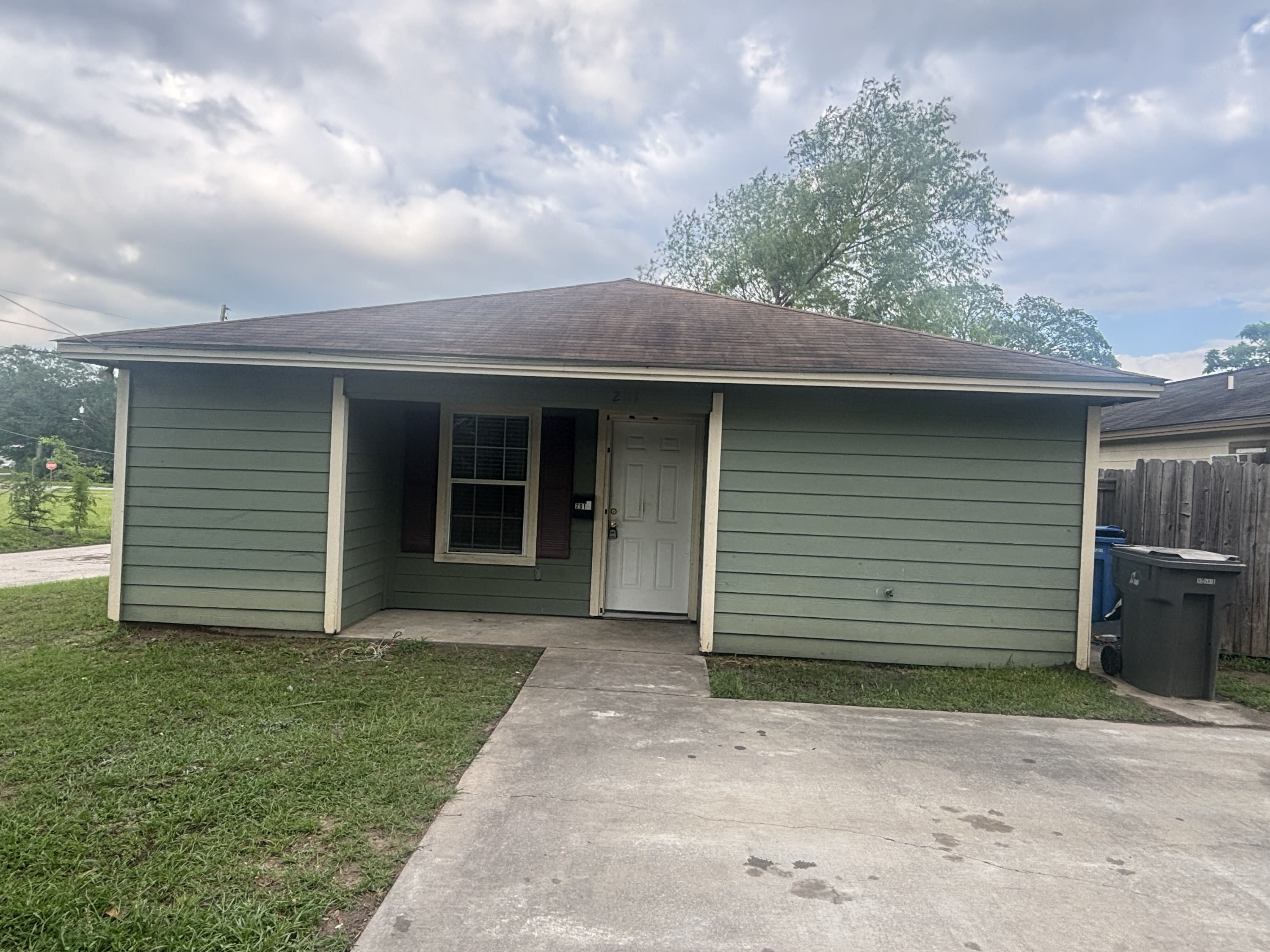 201 Ruel Street – photo 1 of 10