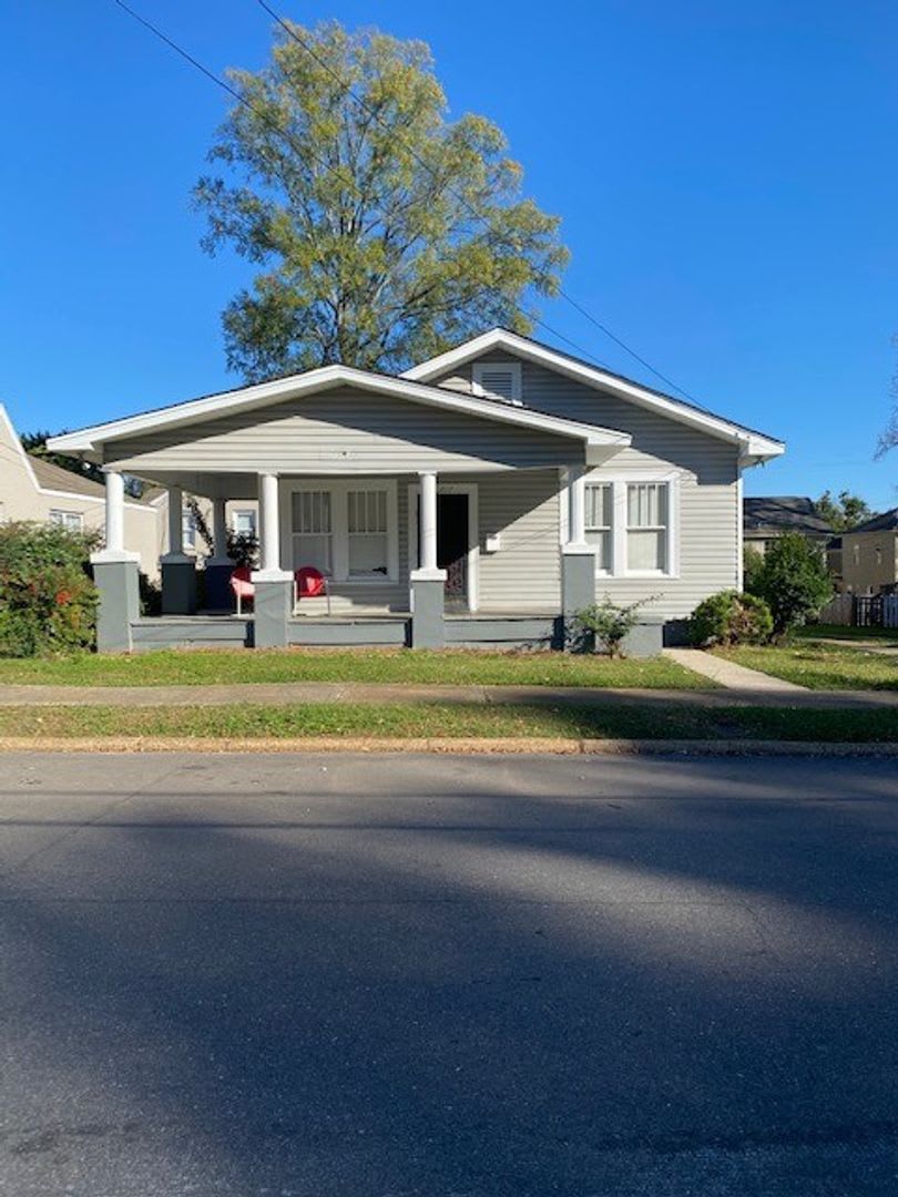 Nice 3 Bed 2 Bath! Available August 2026! – photo 1