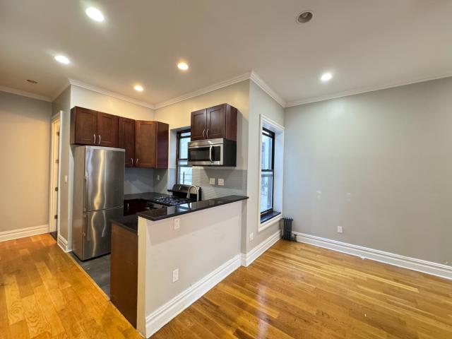 323 Lincoln Place – photo 1