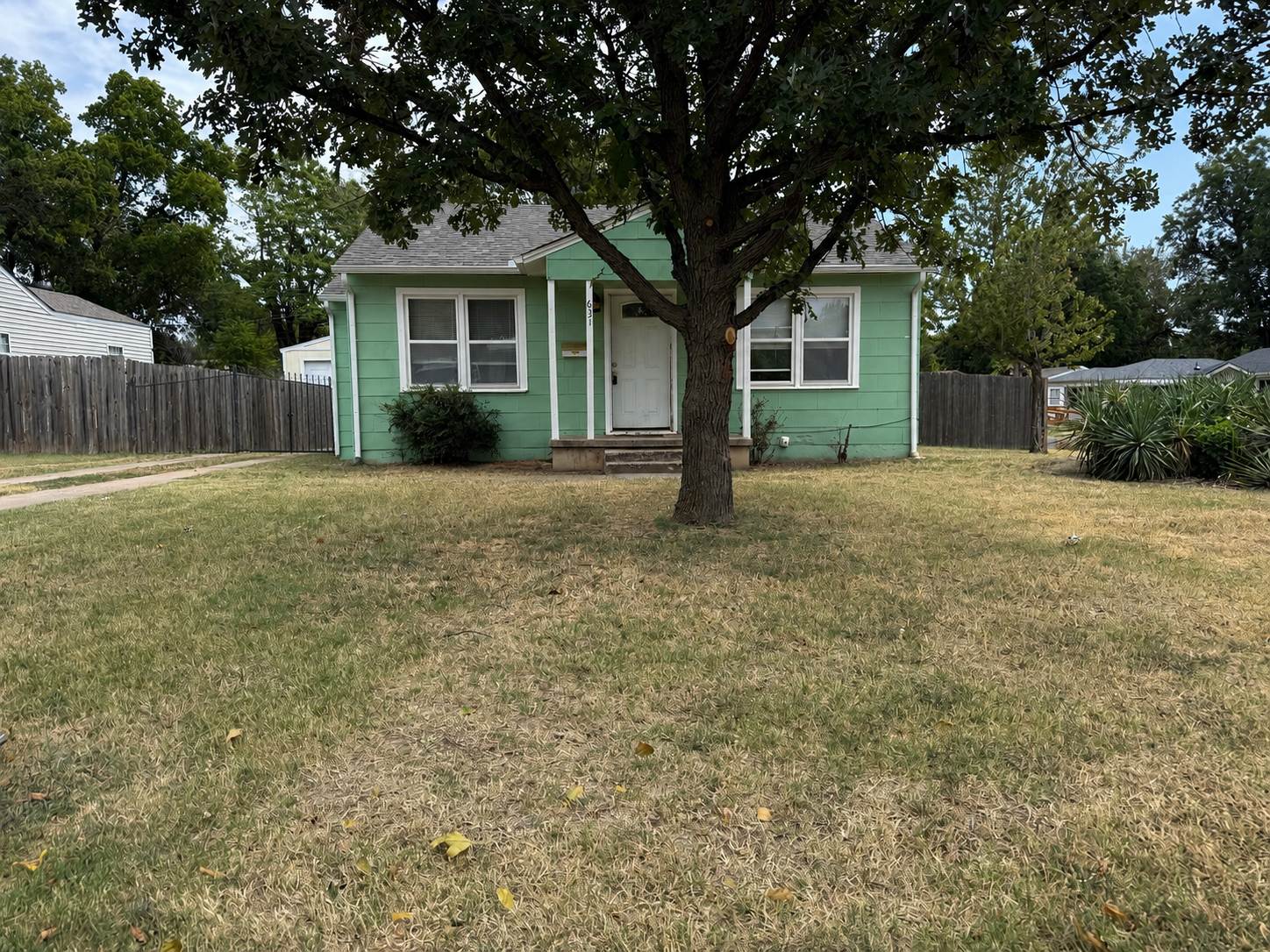631 Villa Drive – photo 1 of 13