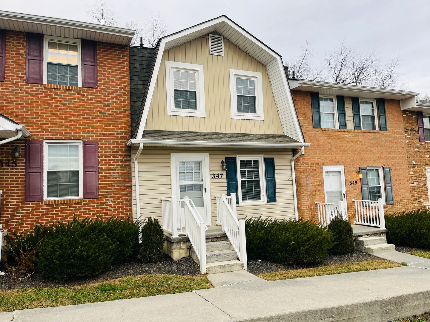 2 Bedroom, 1.5 Bath Townhouse – photo 1