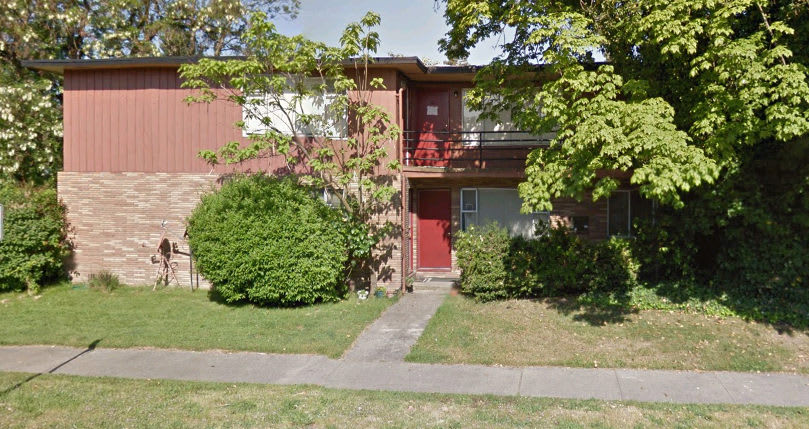 Upstairs Apartment Near the Center of Town – photo 1 of 8