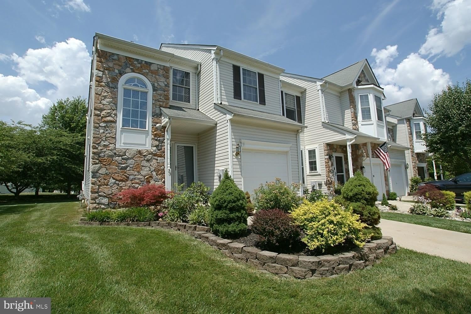 33 FARMINGTON Court – photo 1