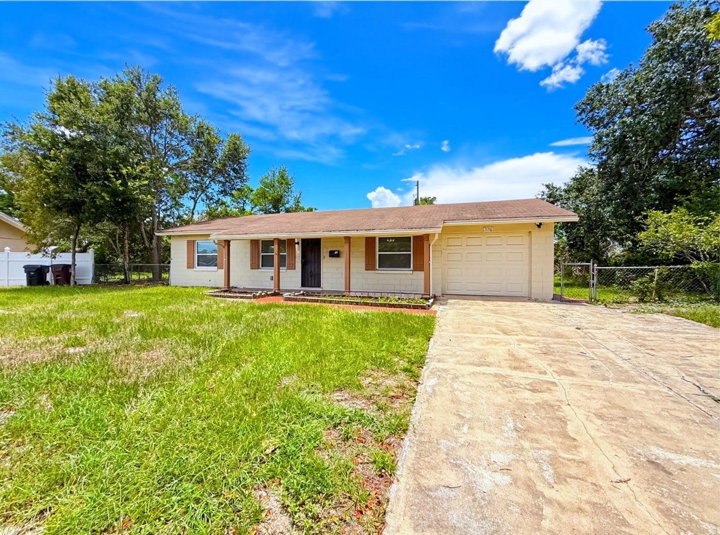 Fully Remodeled 3 Bedroom Home With Bonus Florida Room Huge Fenced Yard – photo 1