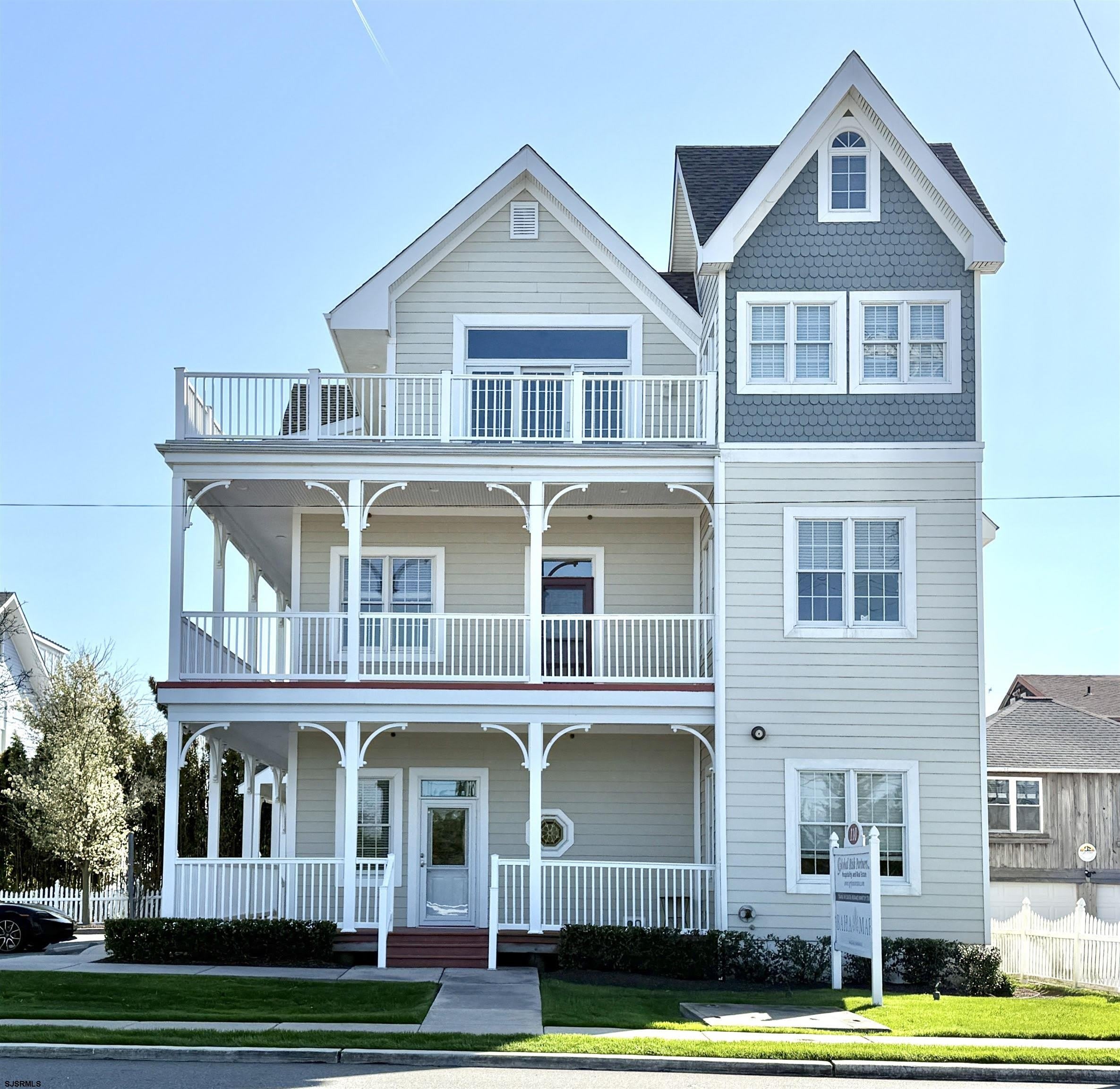 110 E Maryland Ave – photo 1 of 31