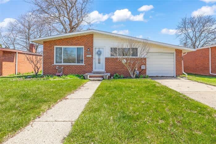 8138 Hillcrest Boulevard – photo 1