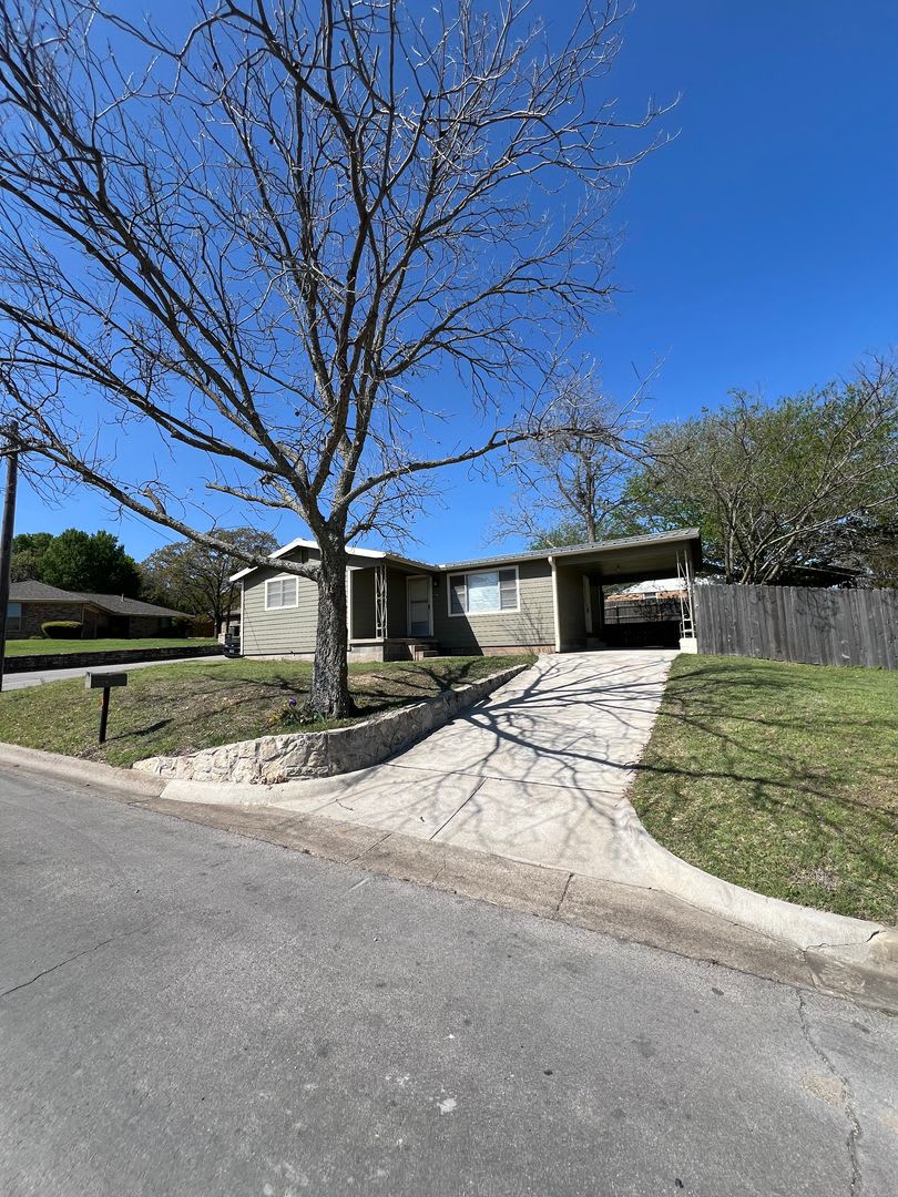 1106 Foster Ln Weatherford Tx 76086 – photo 1 of 201