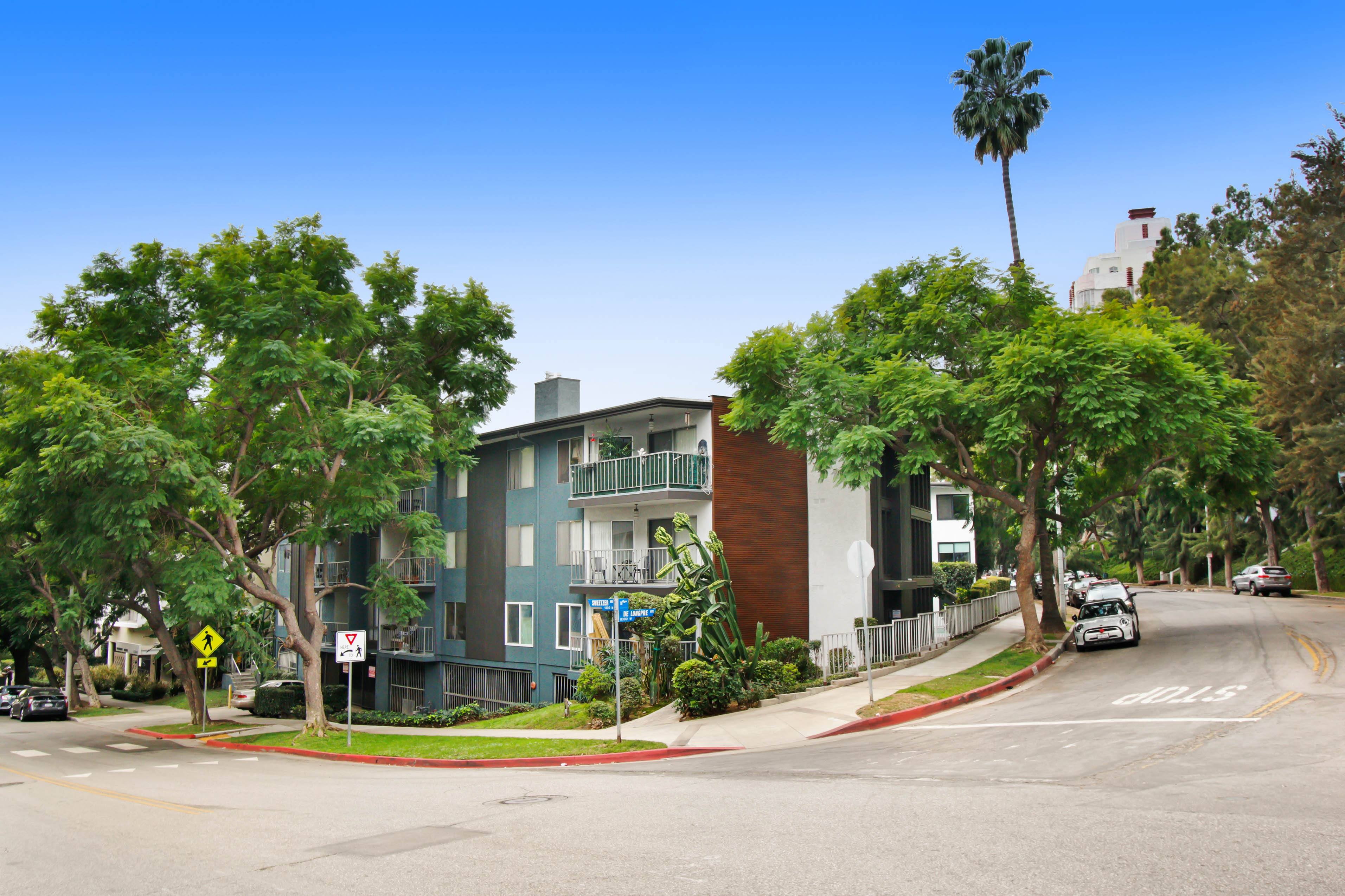 8300 De Longpre Apartments – photo 1