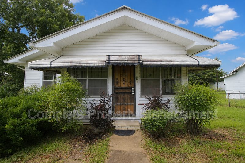 126 Front Street – photo 1 of 7