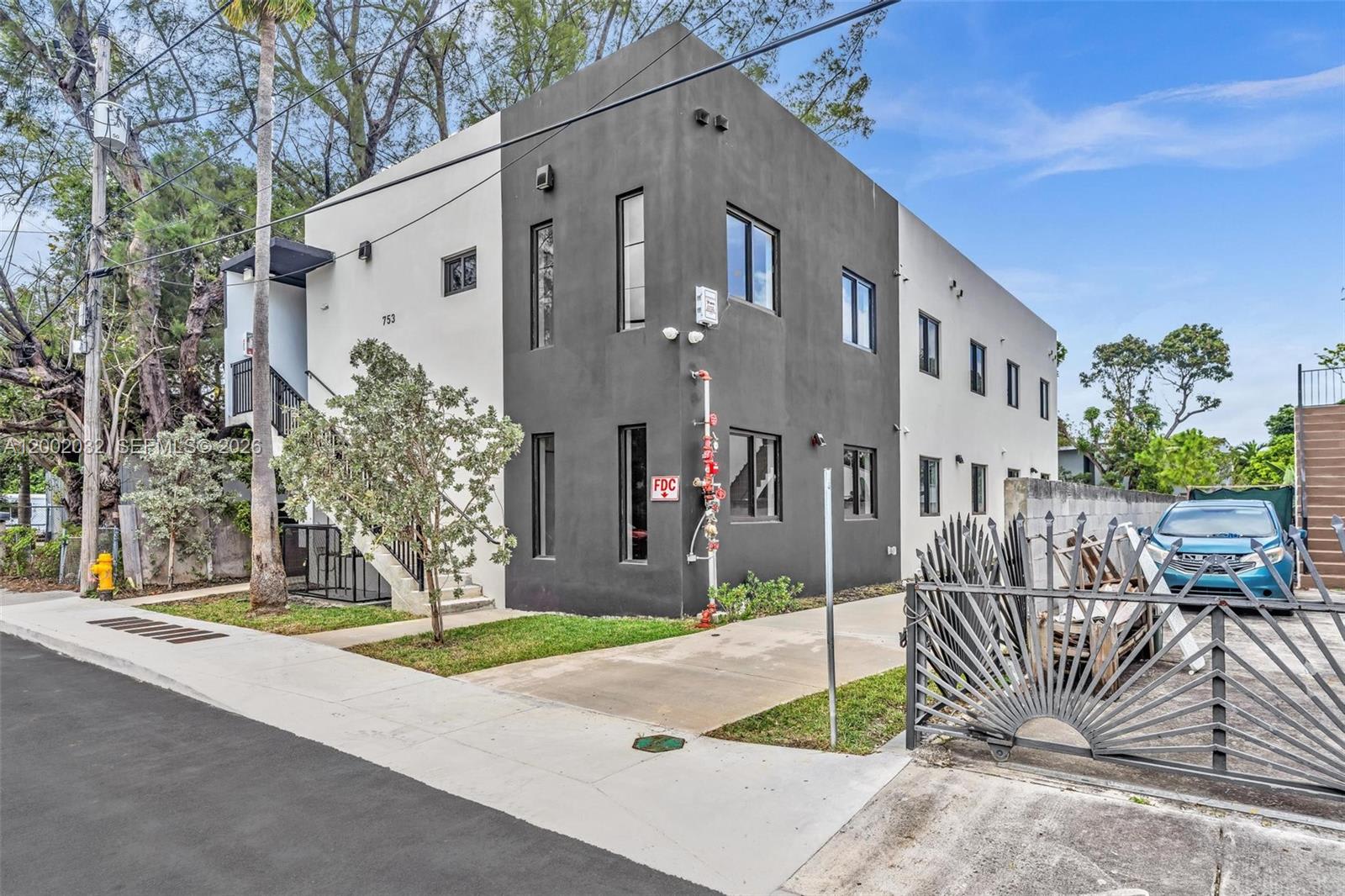 753 Northwest 30th Street – photo 1