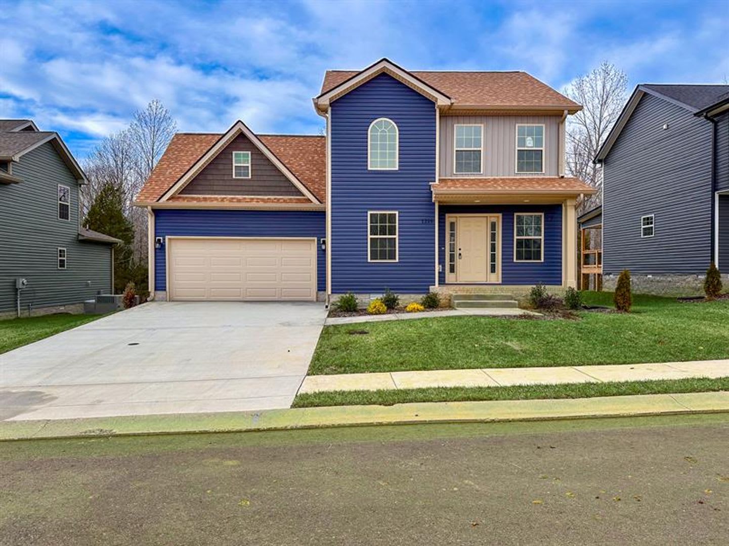 Beautifully Upgraded Home with Large Eat-In Kitchen And Spacious Primary Suite – photo 1