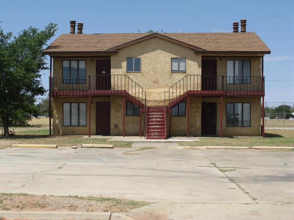 410 SE 6th St – photo 1 of 16