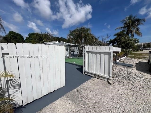 307 SW 15th St – photo 1
