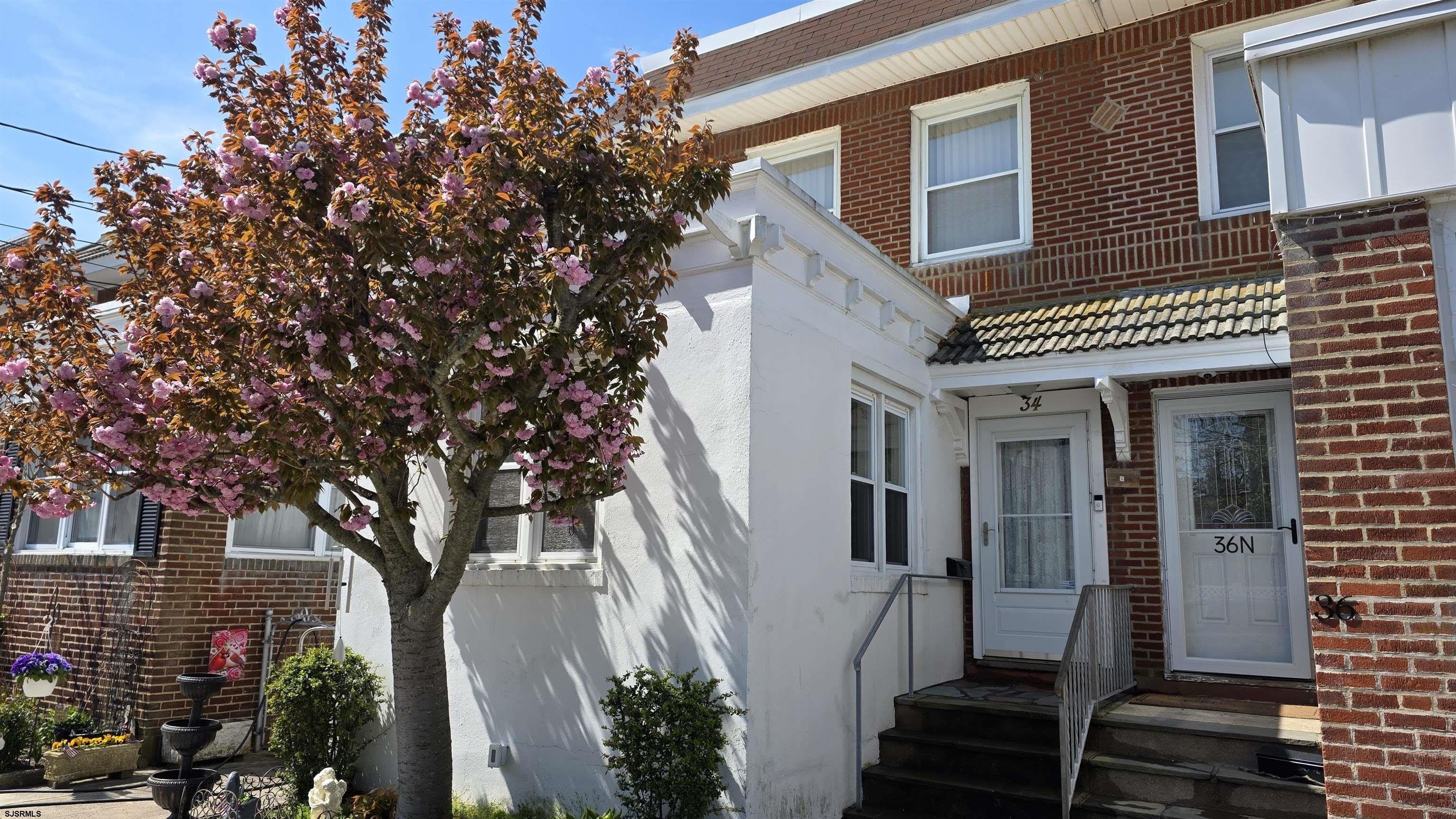 34 N Montgomery Ave – photo 1