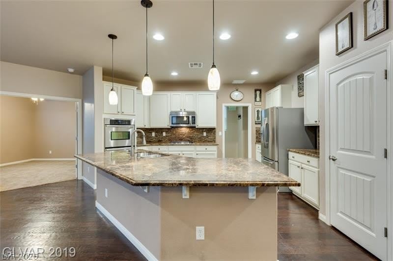 1077 Hickory Park Street – photo 1