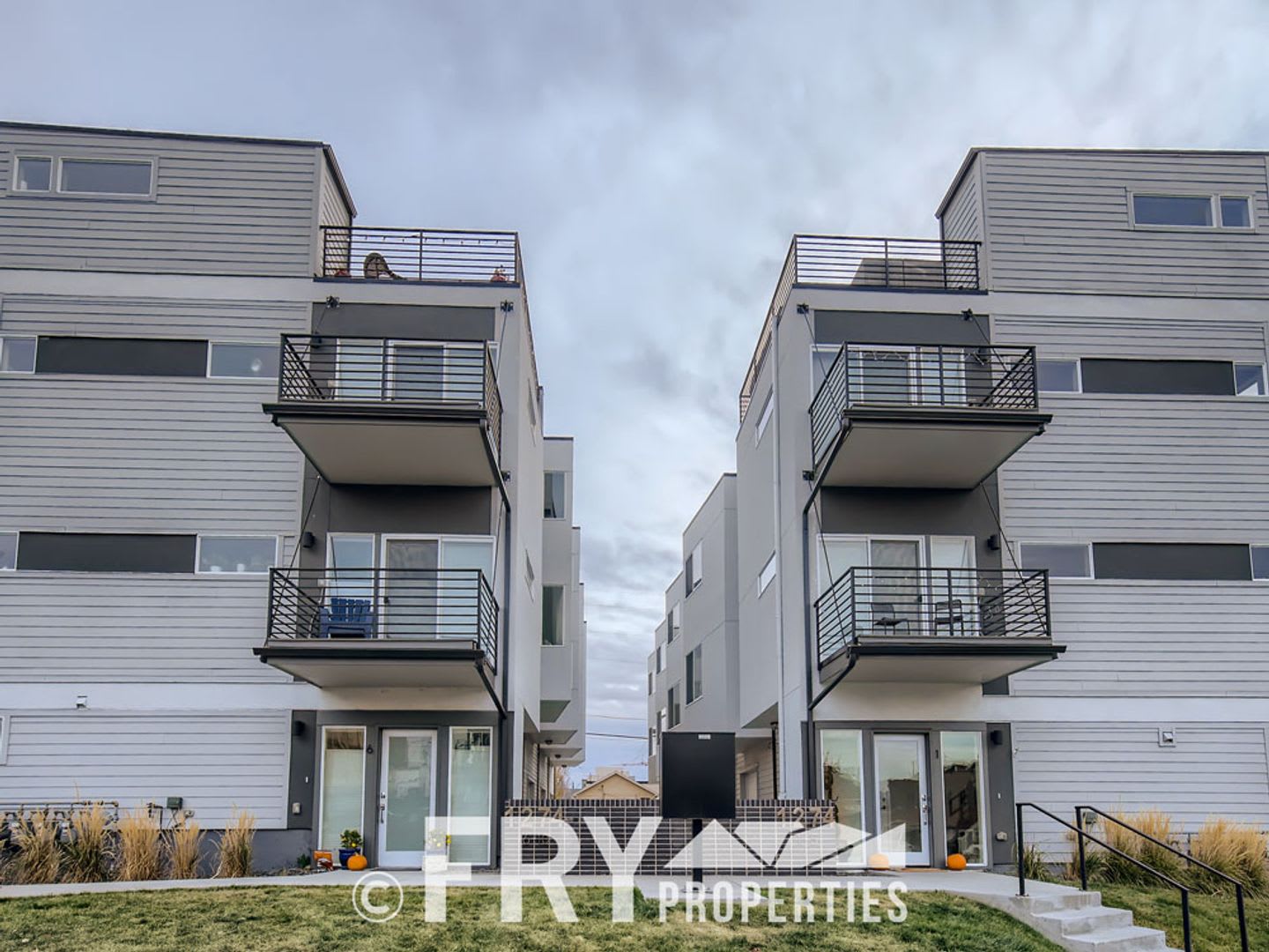 New Condo in South Sloan's Lake – photo 1
