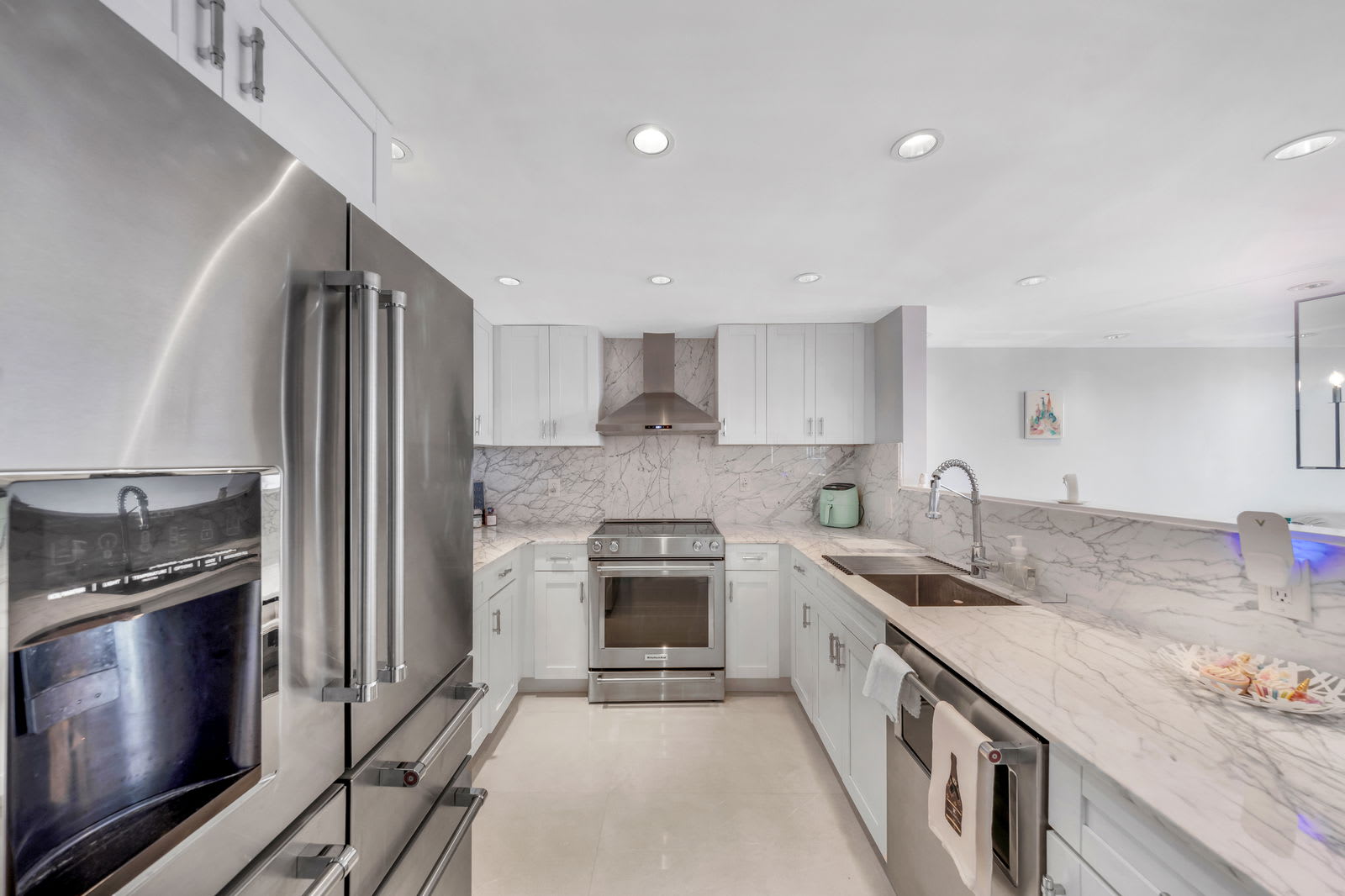 5838 Collins Avenue – photo 1