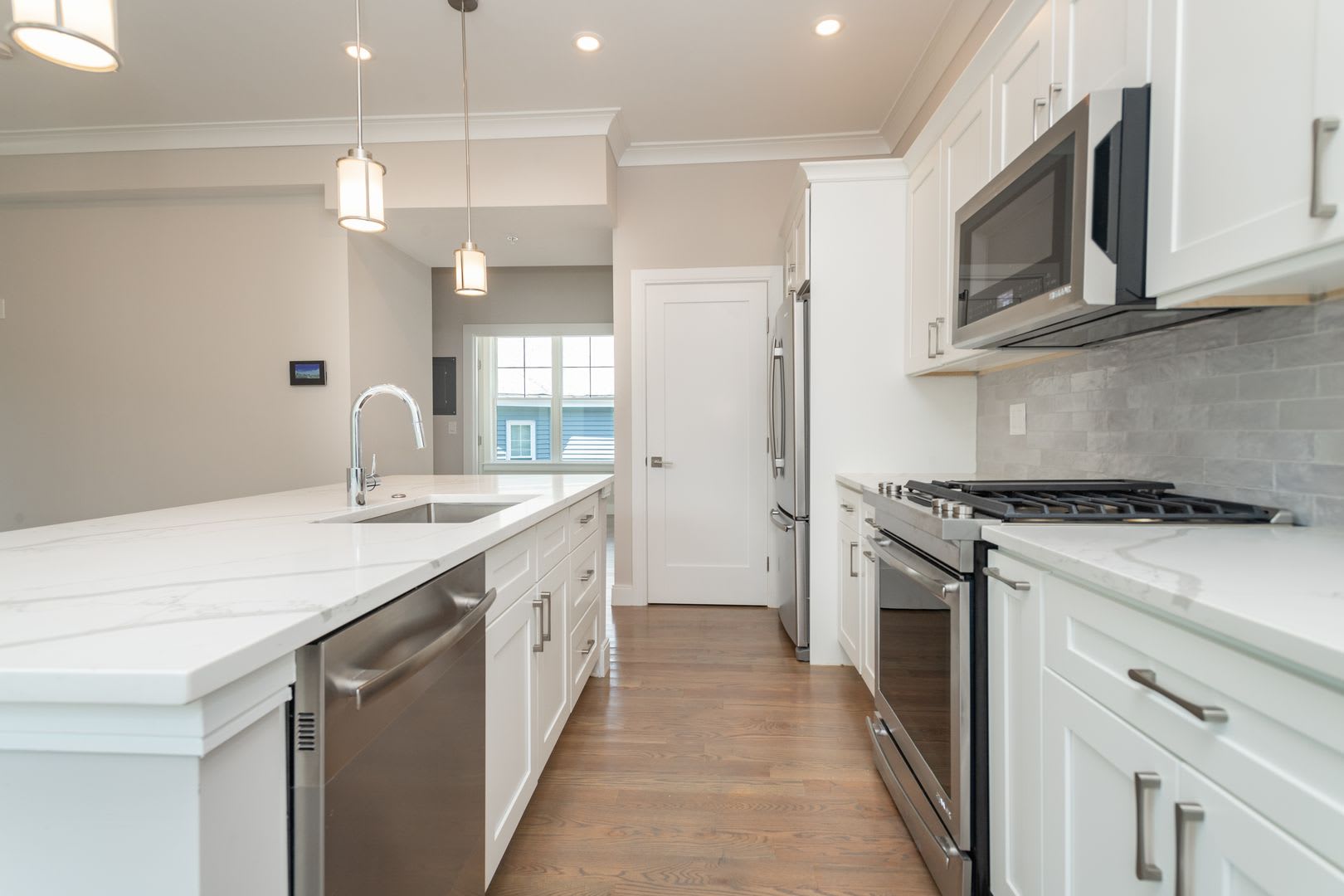 Charming 4 Bedroom-No Broker Fee – photo 1