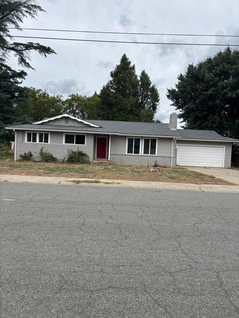 4 B/D 2 BA Home in Gridley AVAILABLE NOW! – photo 1 of 15