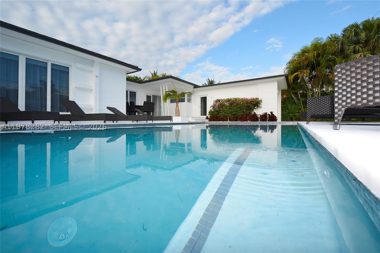 880 N Venetian Dr – photo 1