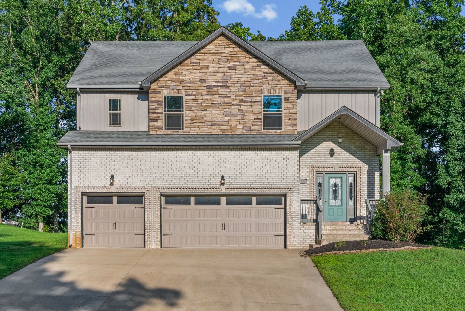 Pet Friendly Four Bedroom! – photo 1