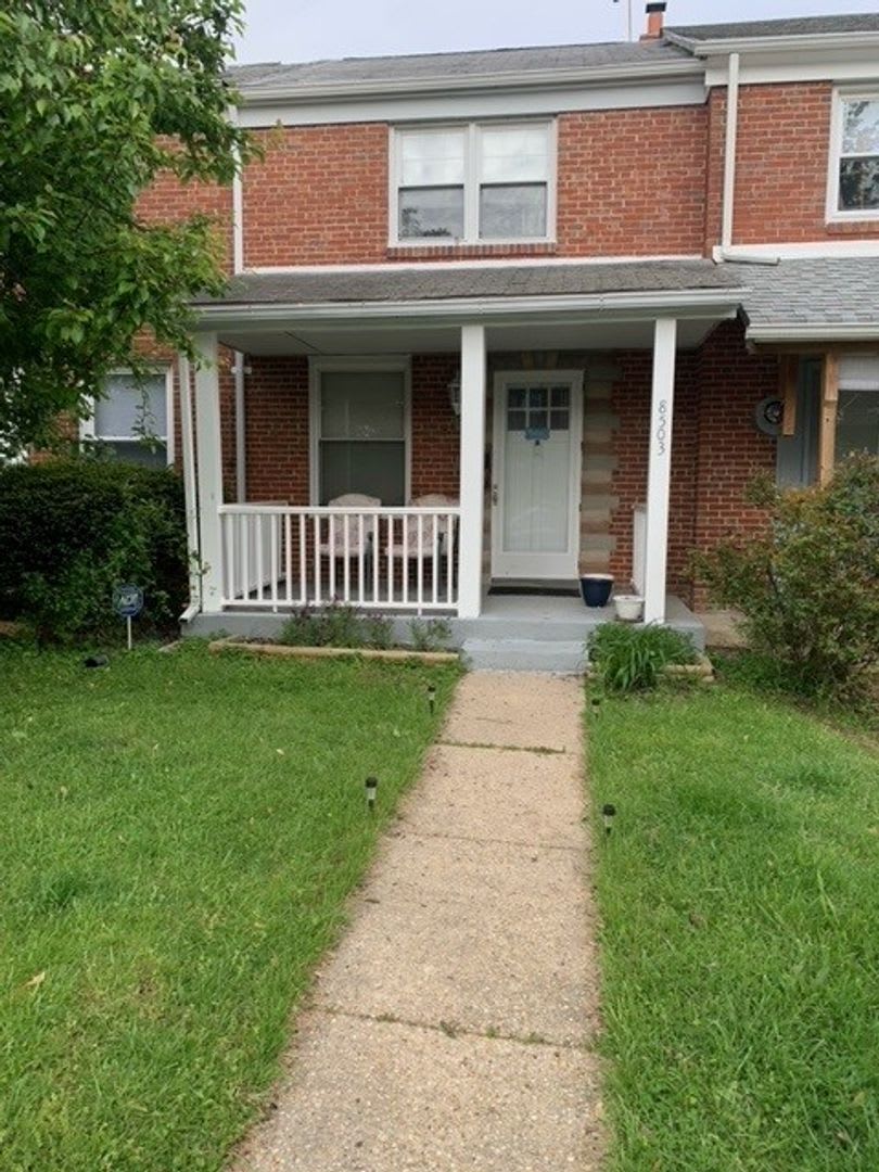 Charming 2BD/1BA Townhome with Parking Pad in Parkville, MD! – photo 1 of 17
