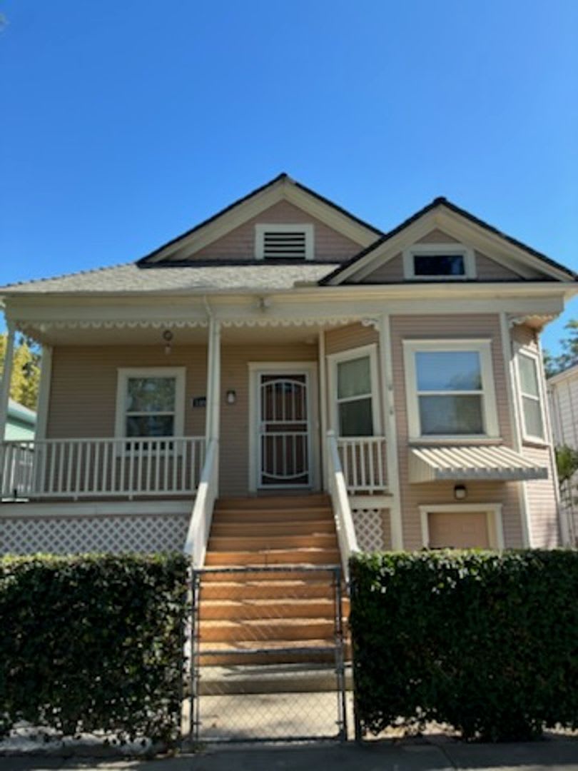 AVAILABLE NOW! Showing Friday 8/28 & Saturday 8/29 from 1:00pm-1:30pm – photo 1