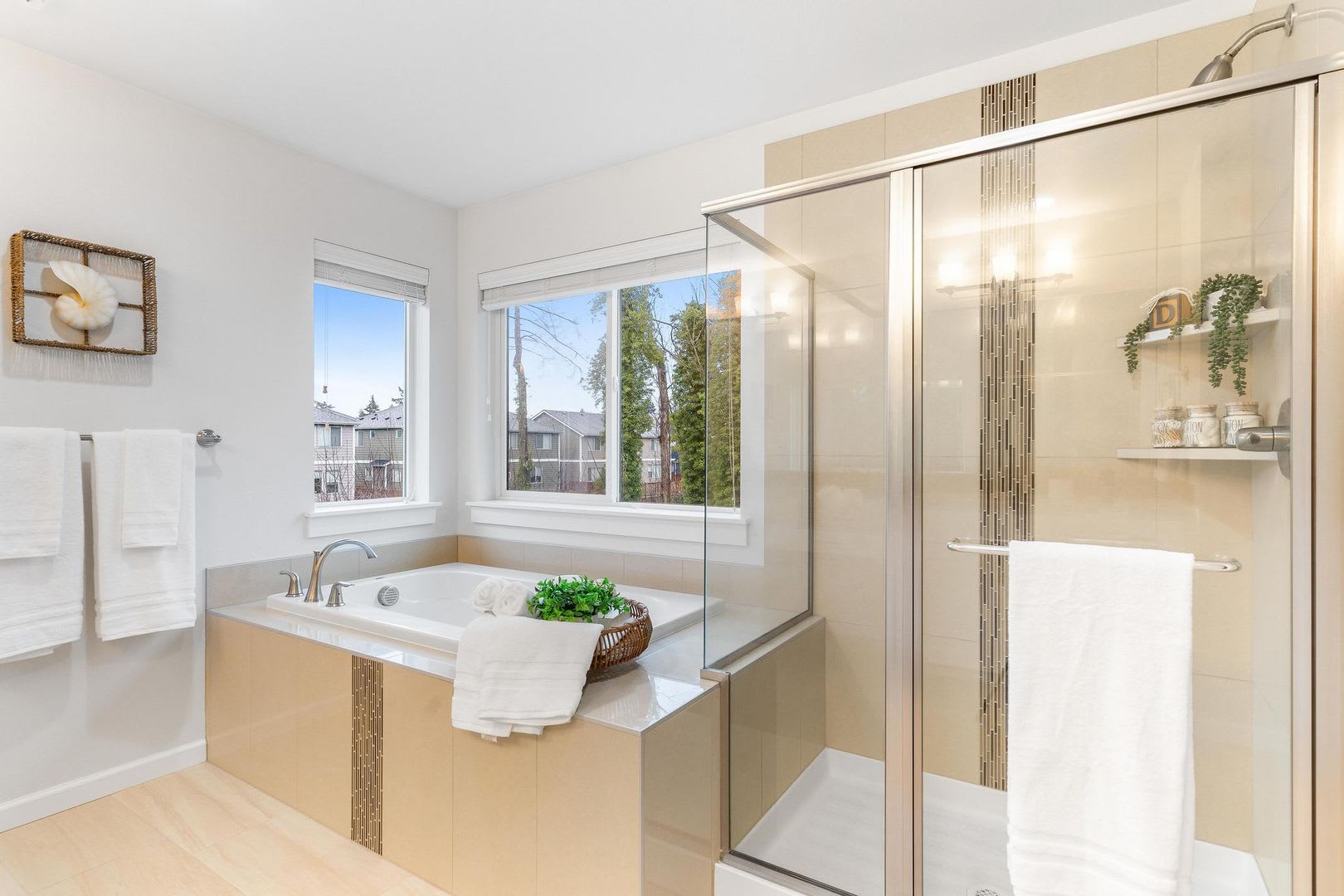 Modern Built Home in Great Neighborhood – photo 1