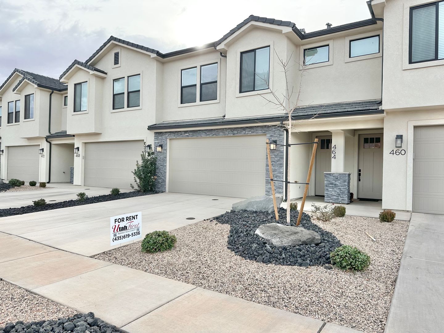 4 bedroom, 2.5 bathrooms Home! – photo 1