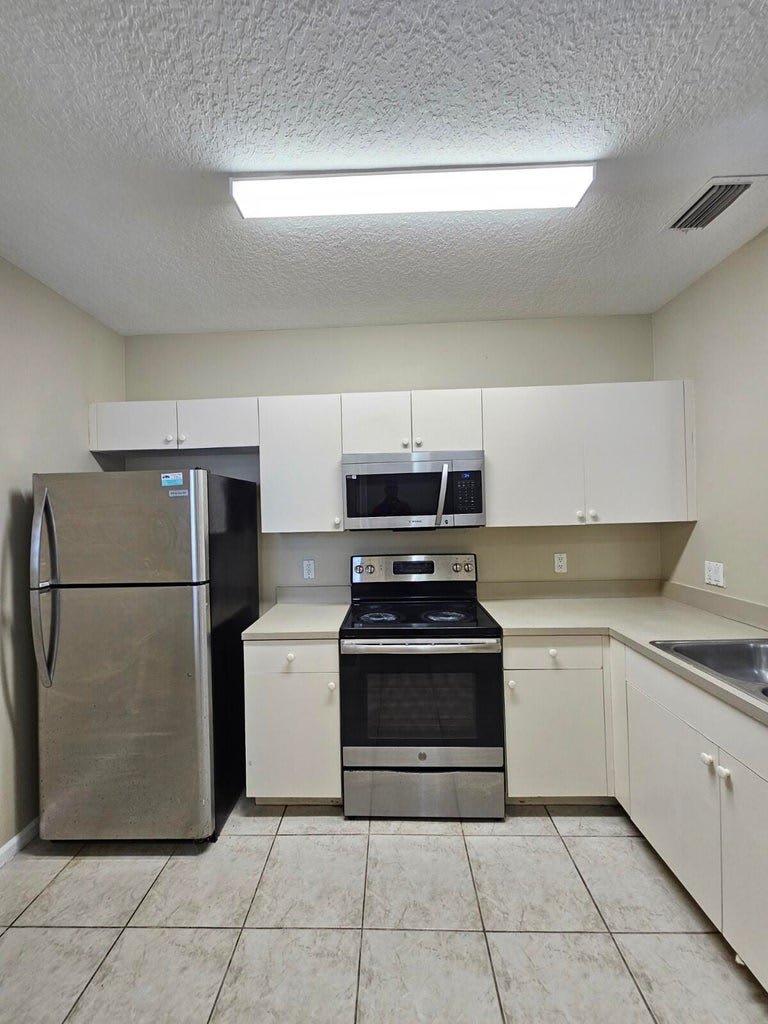 1063 Golden Lakes Blvd – photo 1