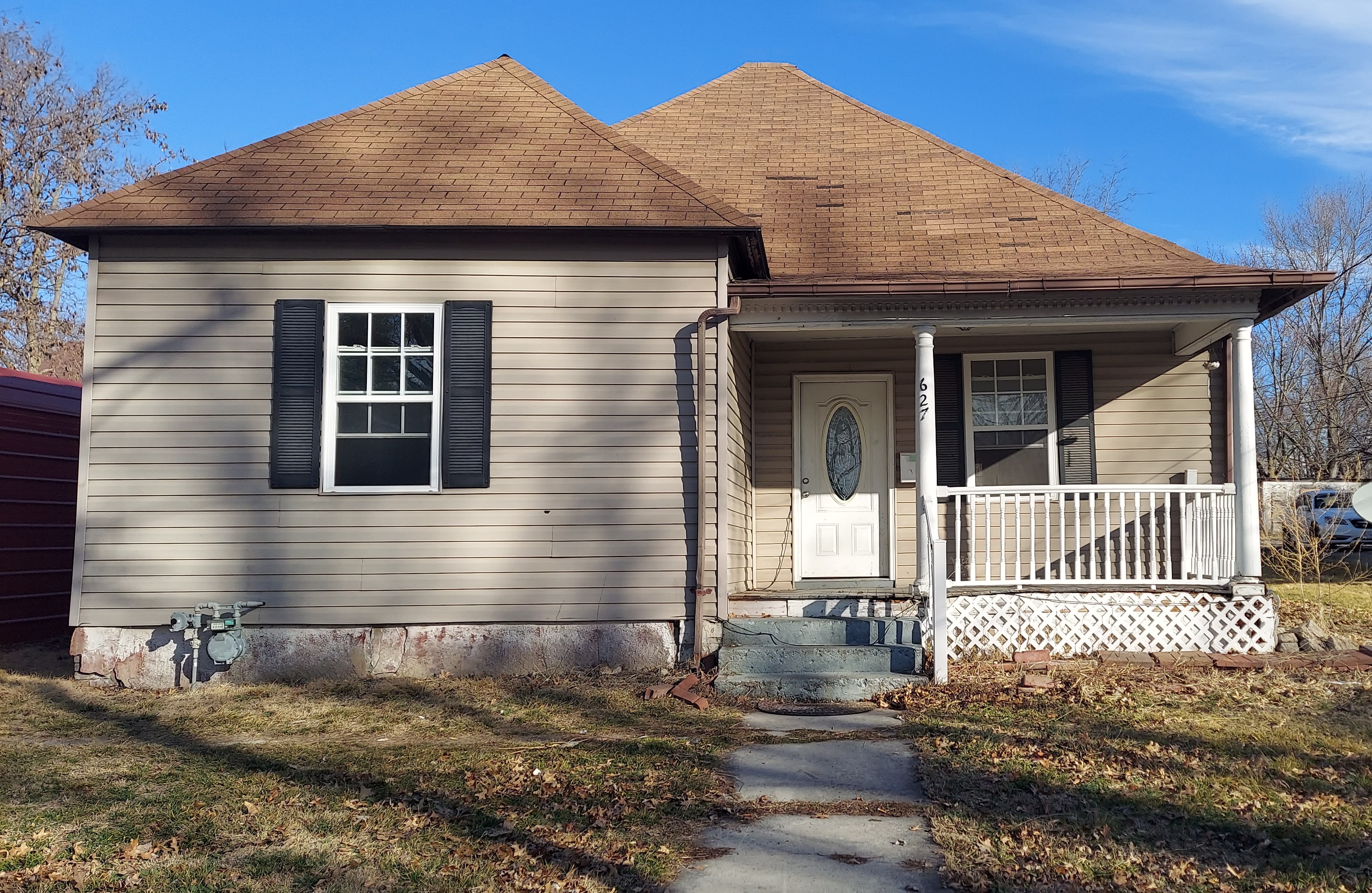 627 W Love St – photo 1 of 8