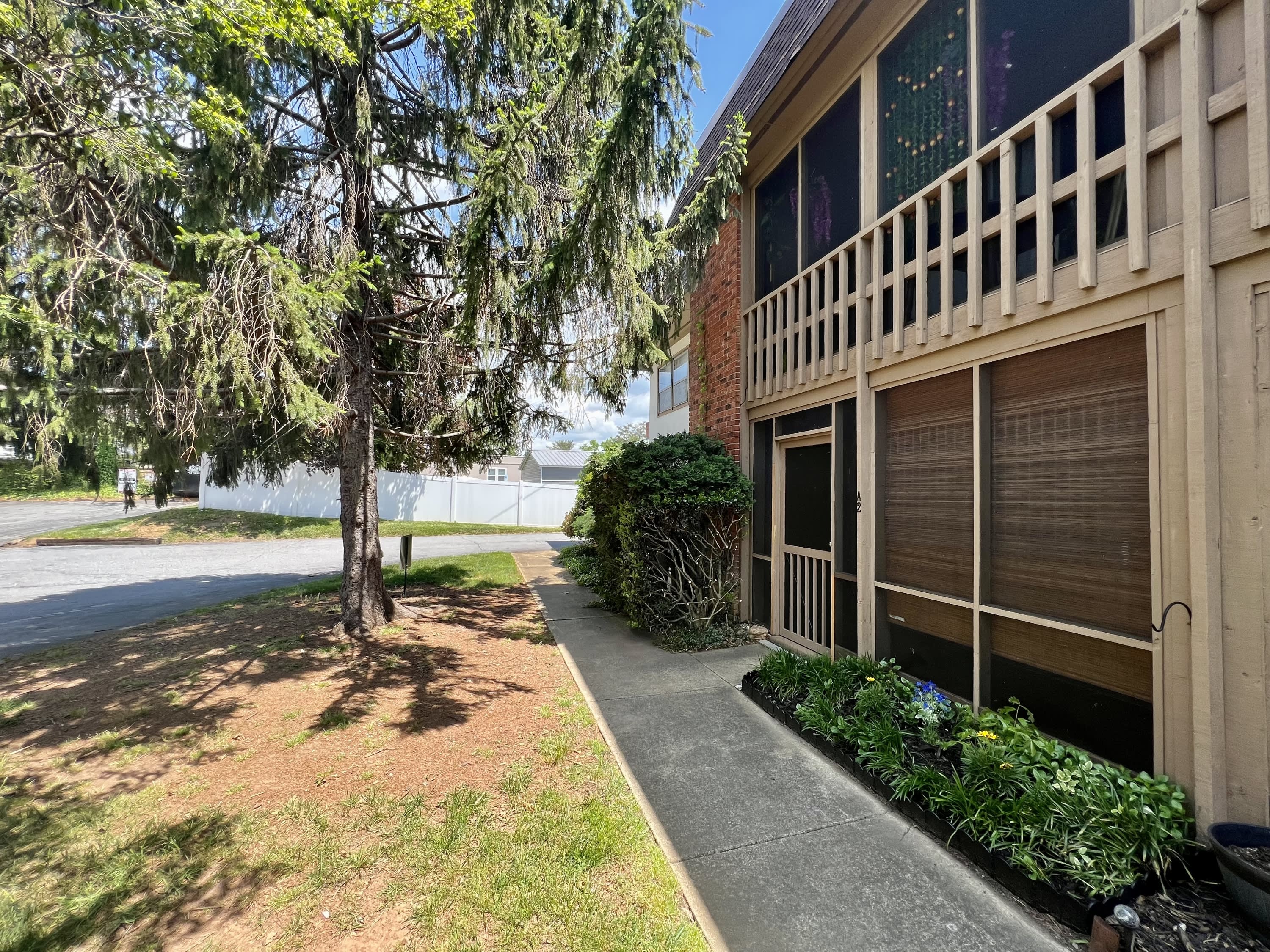 427 6Th Ave W Holly Crest A2 – photo 1 of 72