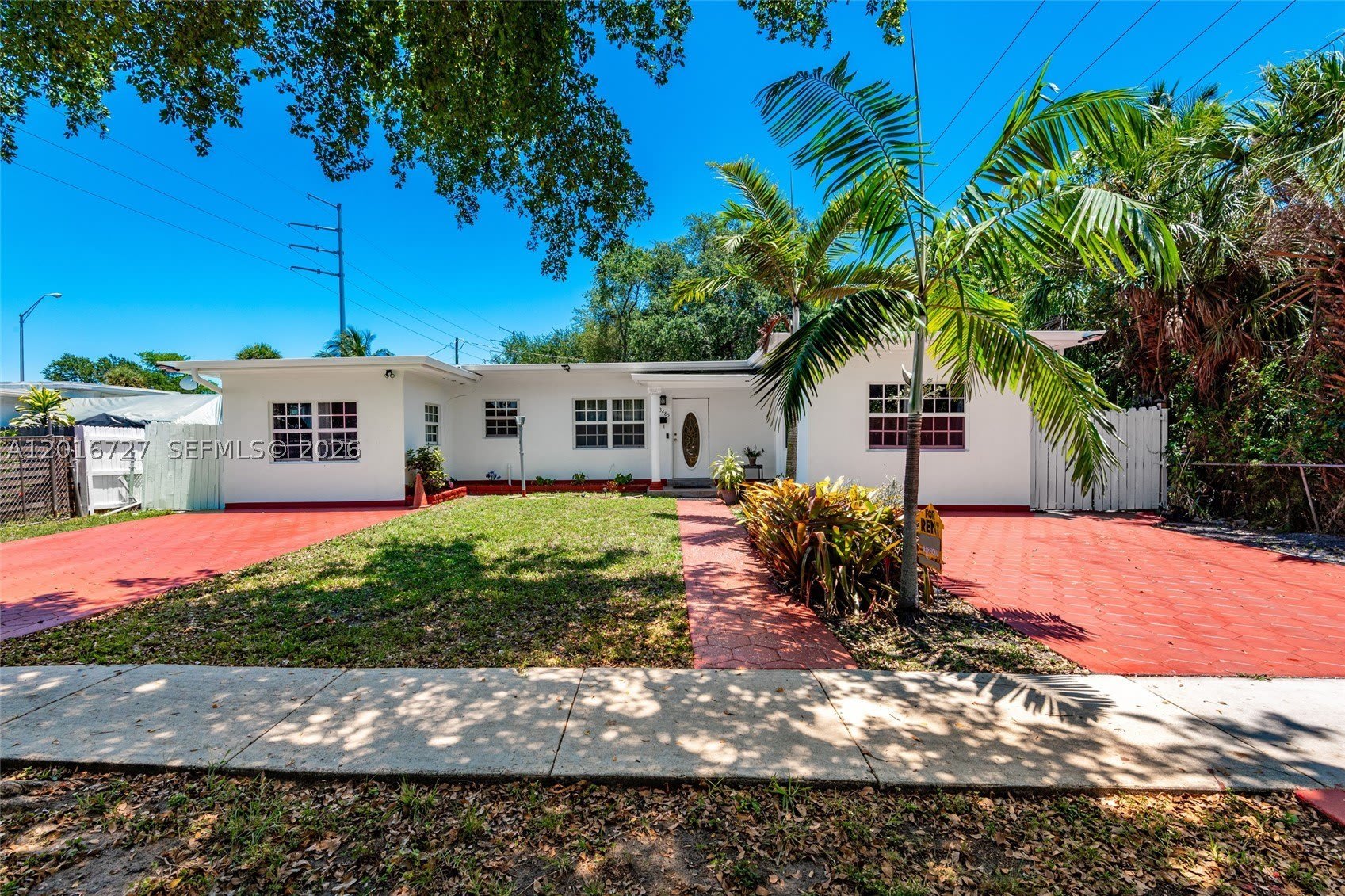 13485 NE 9th Ave – photo 1