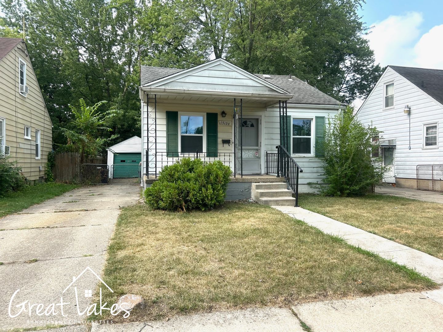 Lovely 2 Bedroom 1 Bathroom now available for rent! – photo 1 of 12