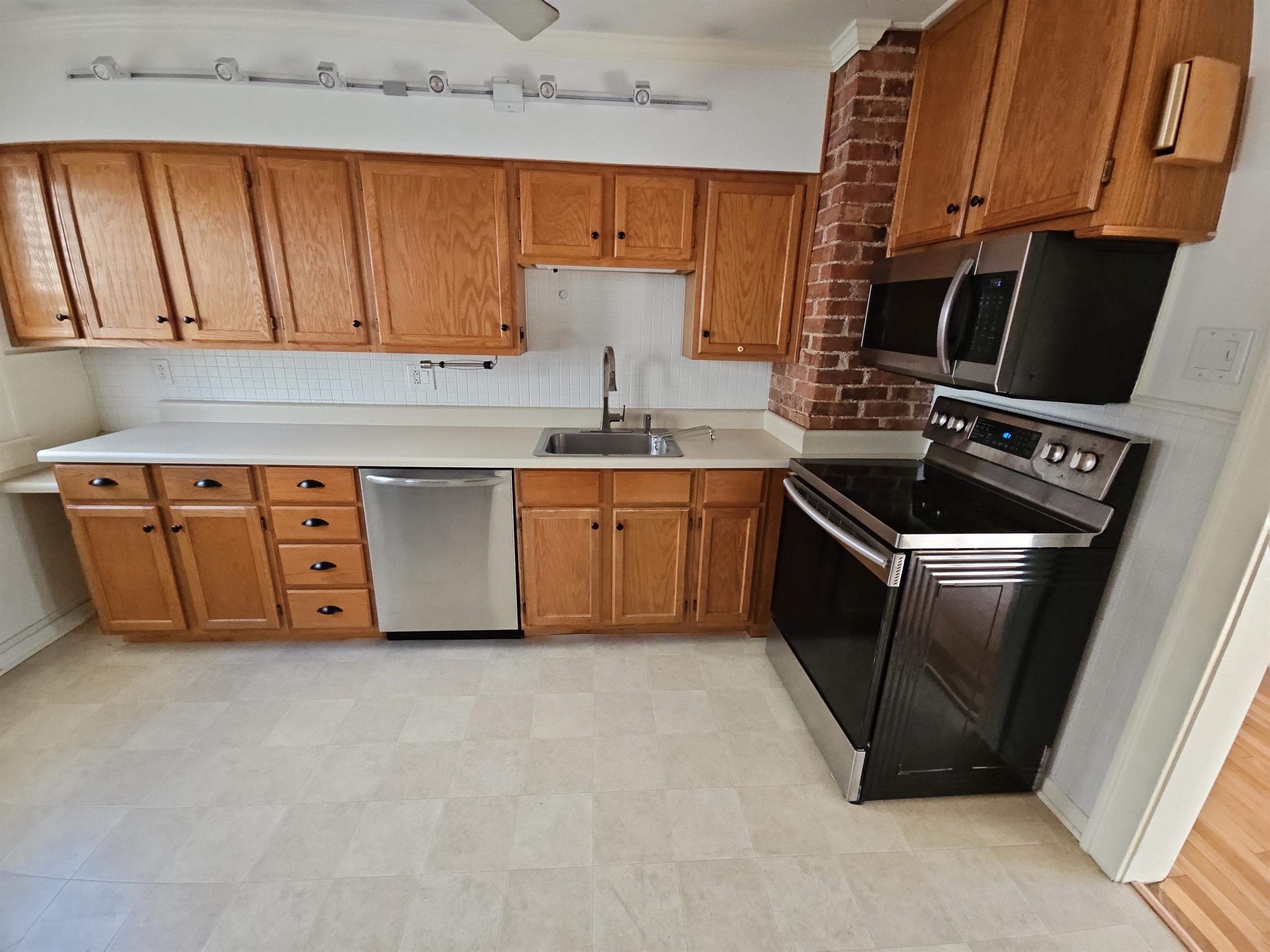 4826 Jarboe Street – photo 1