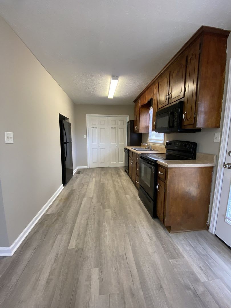 Charming, Pet-Friendly 3 Bedroom, 2 Bath Home on Whitehead Road – photo 1