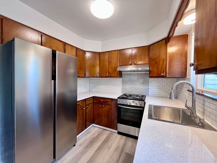 2428 Clearview Avenue – photo 1