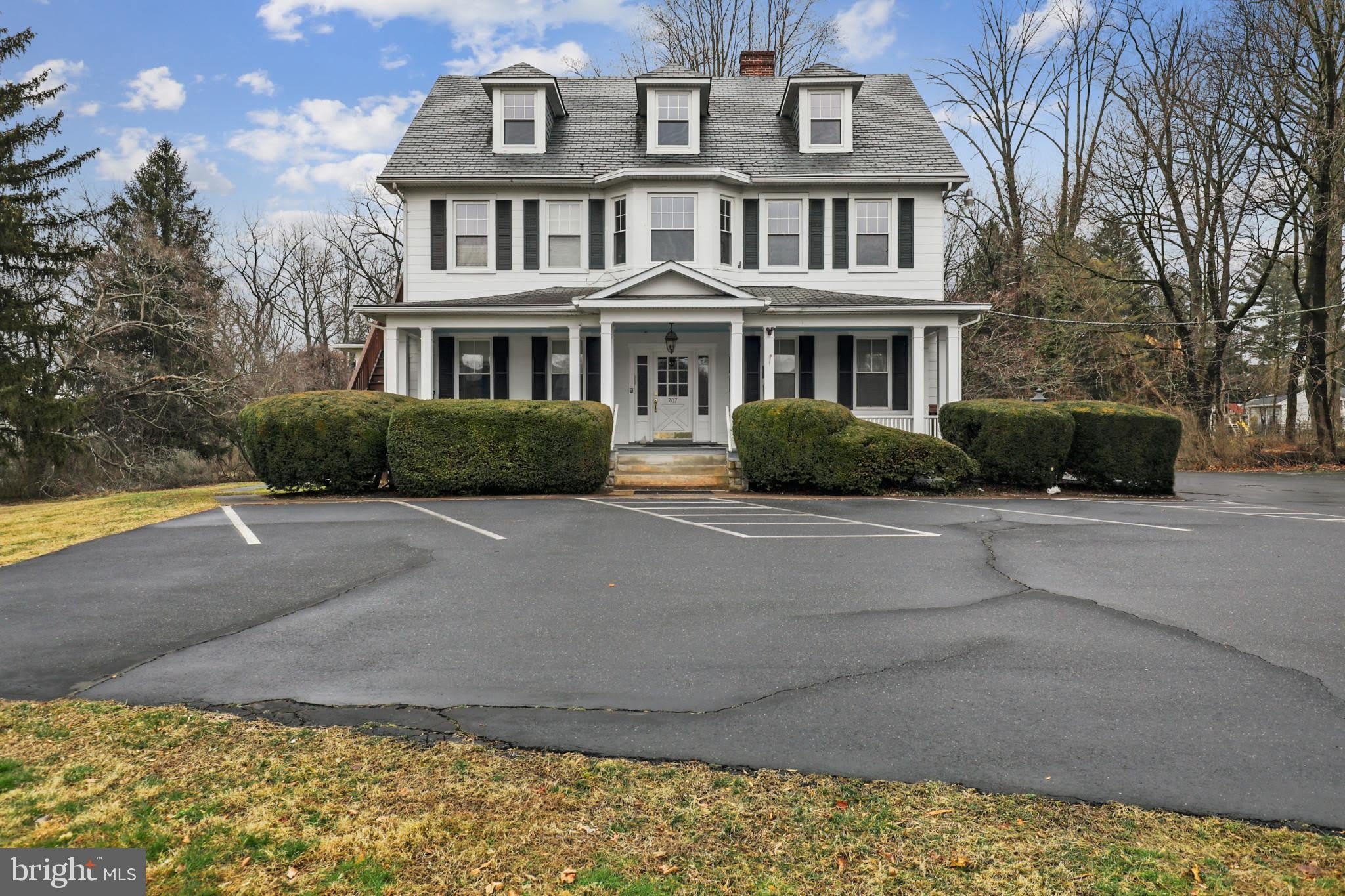 707 N Hickory Avenue – photo 1 of 159