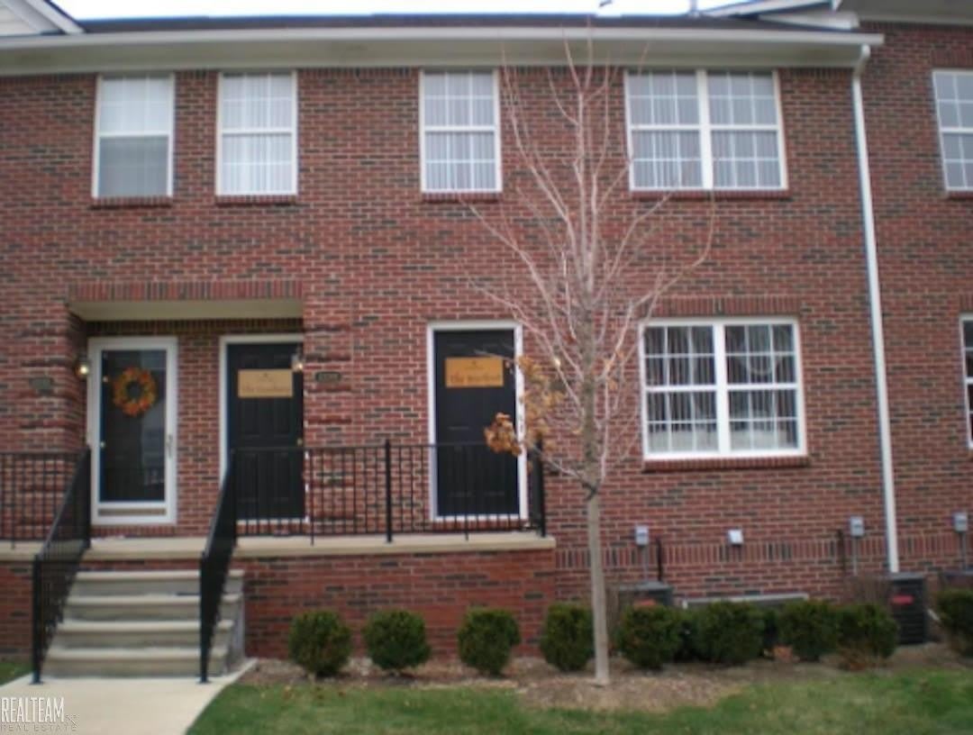 43033 Burlington Drive – photo 1