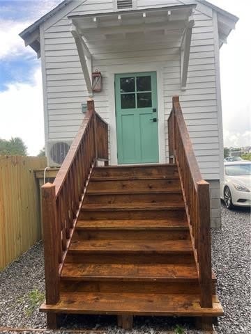 235 GOVERNOR HALL Street – photo 1 of 9