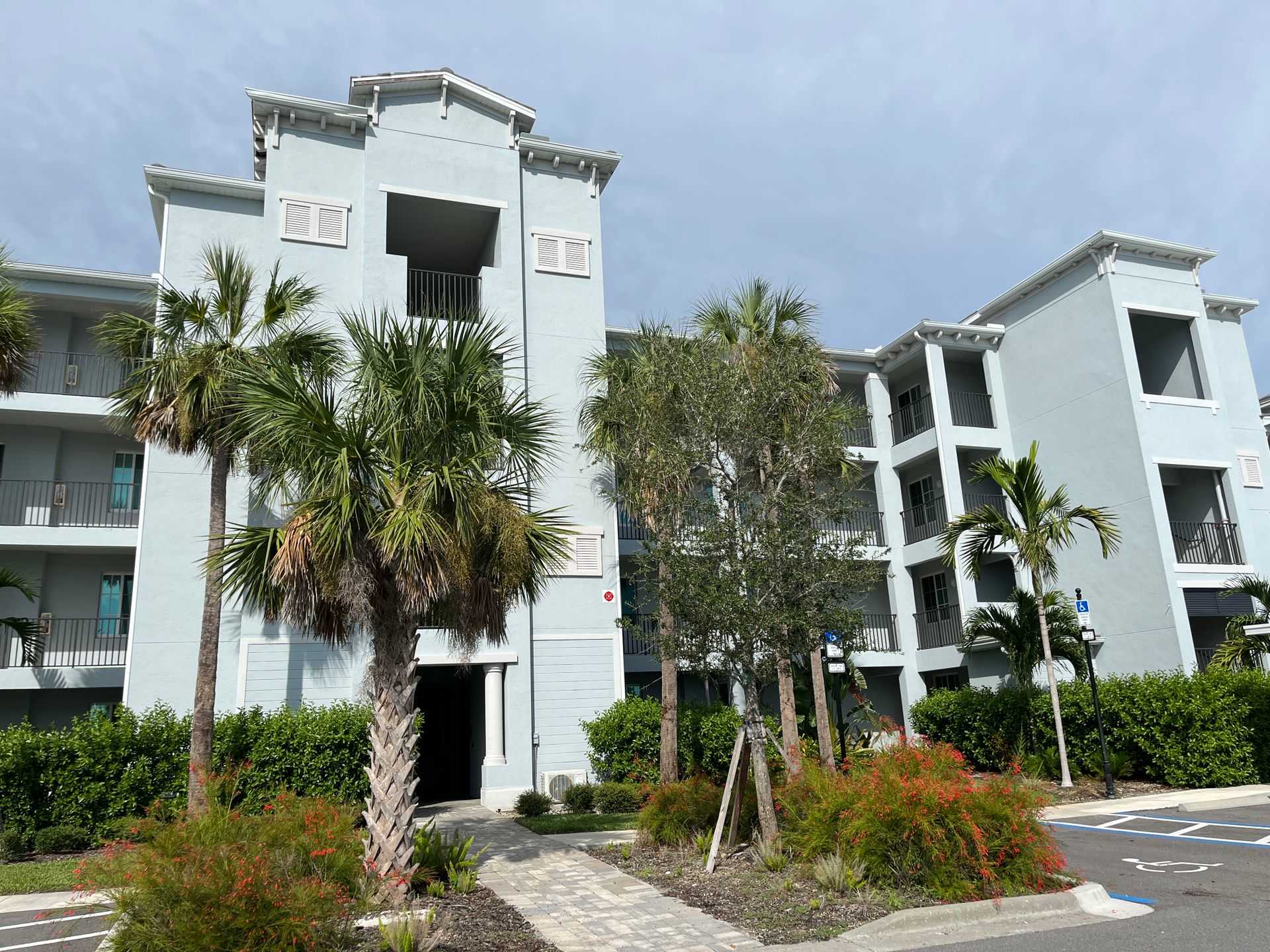 Heritage Landing Blvd 14091 124 – photo 1 of 379
