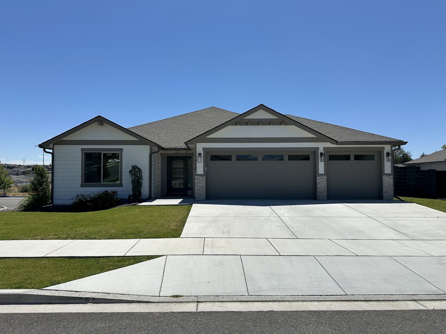 Stunning 4-Bedroom Home with Breathtaking Pasture Views for Lease – 1,990 sq ft – photo 1