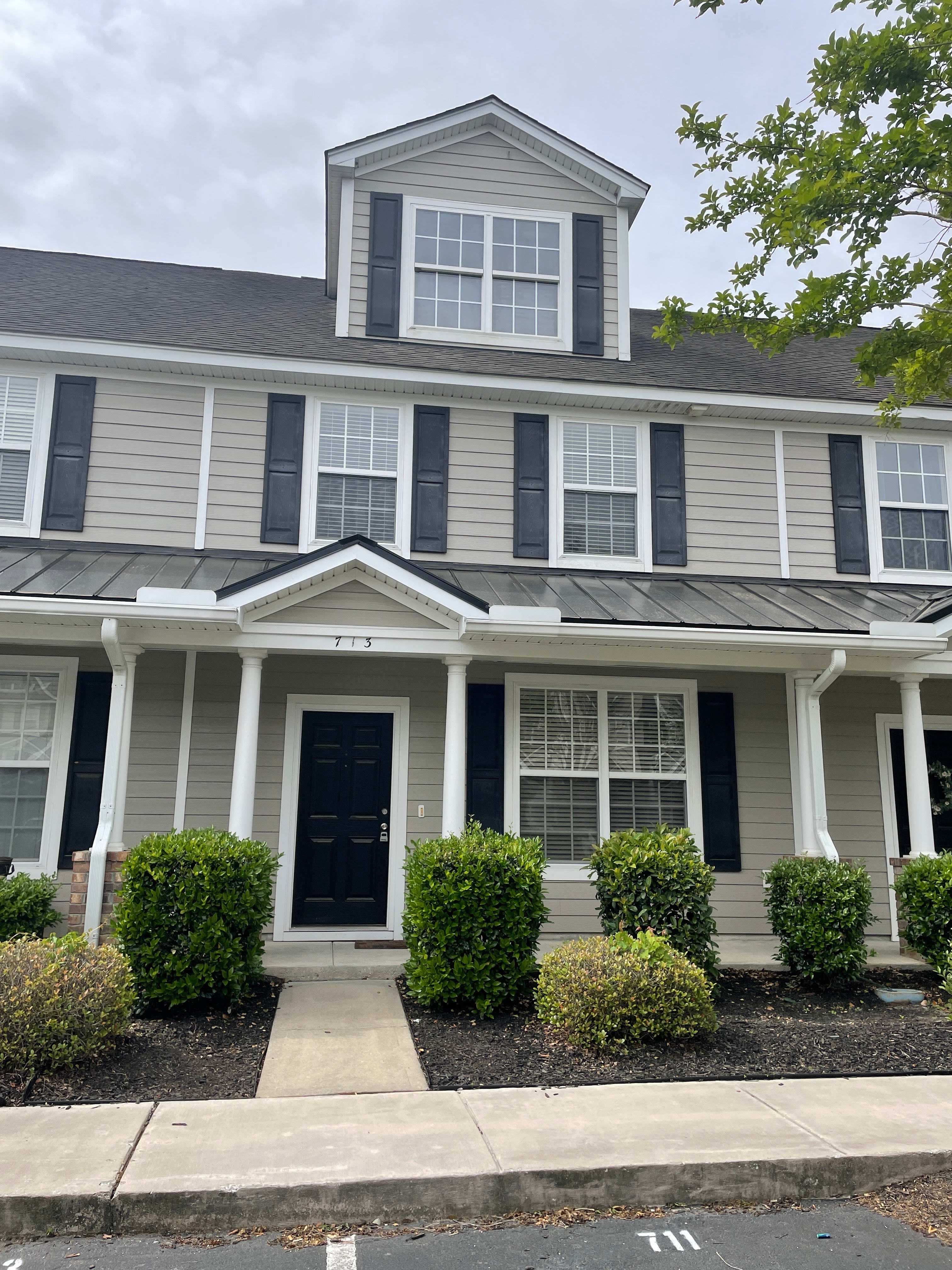 713 Hemingway Cir – photo 1 of 211