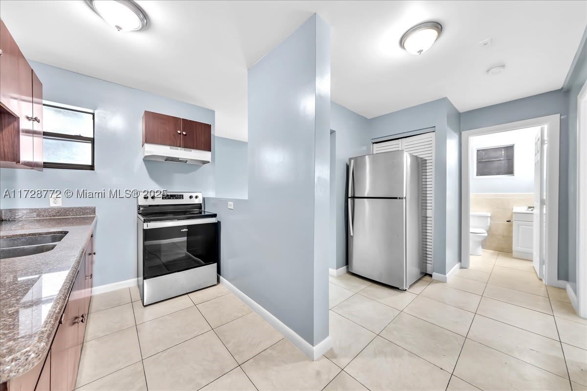 365 NW 8th St – photo 1