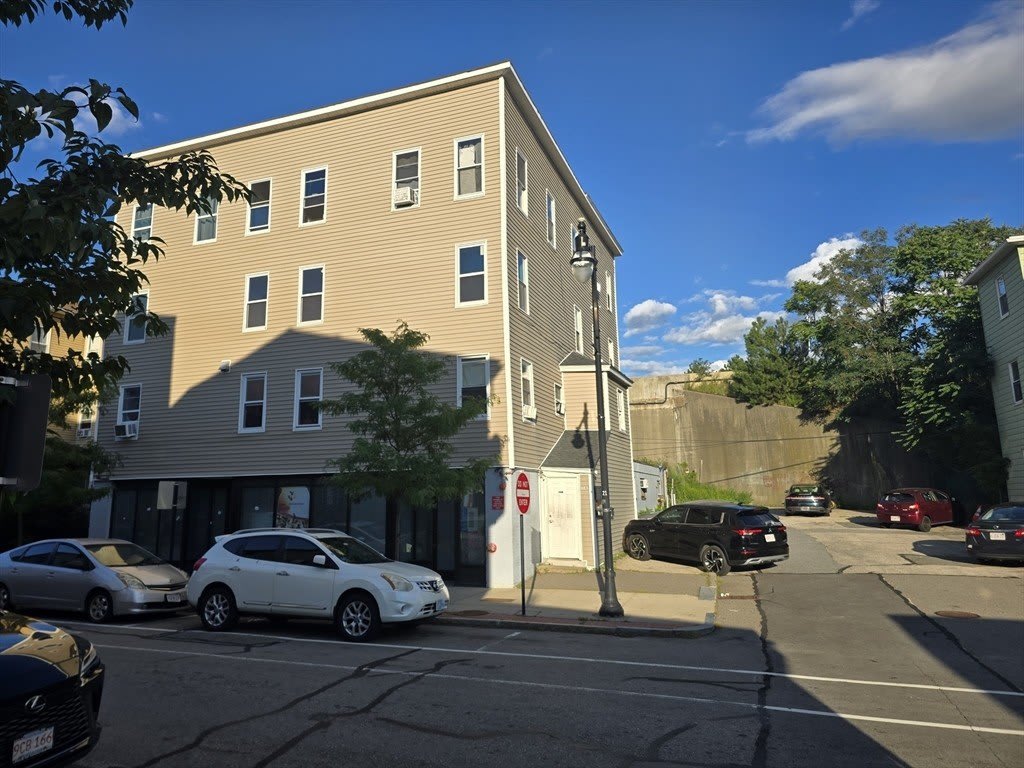 205 Millbury St – photo 1