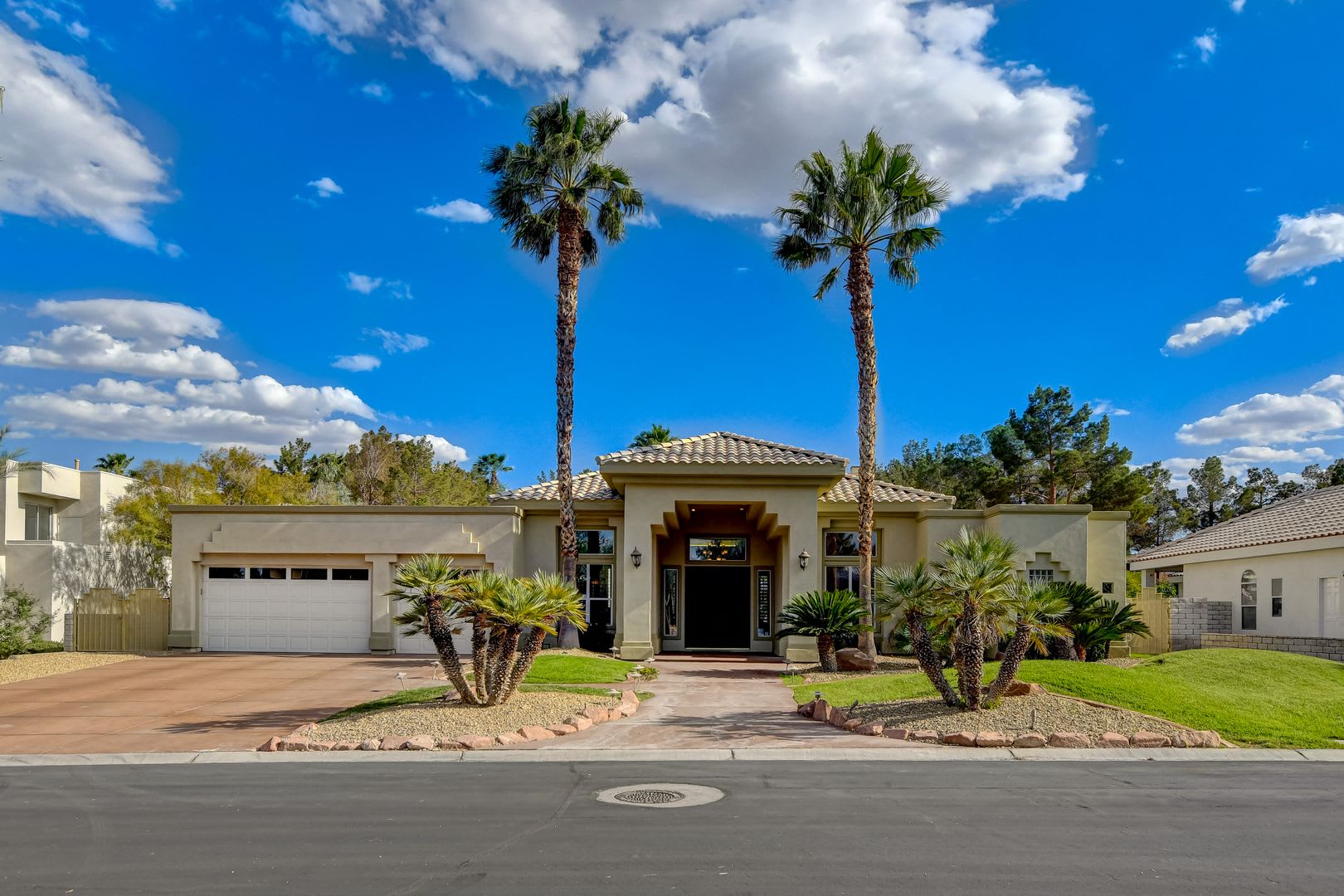 A luxurious 5 Bedroom House with a Casita & a Sparkling pool at Ten Oaks Estates – photo 1
