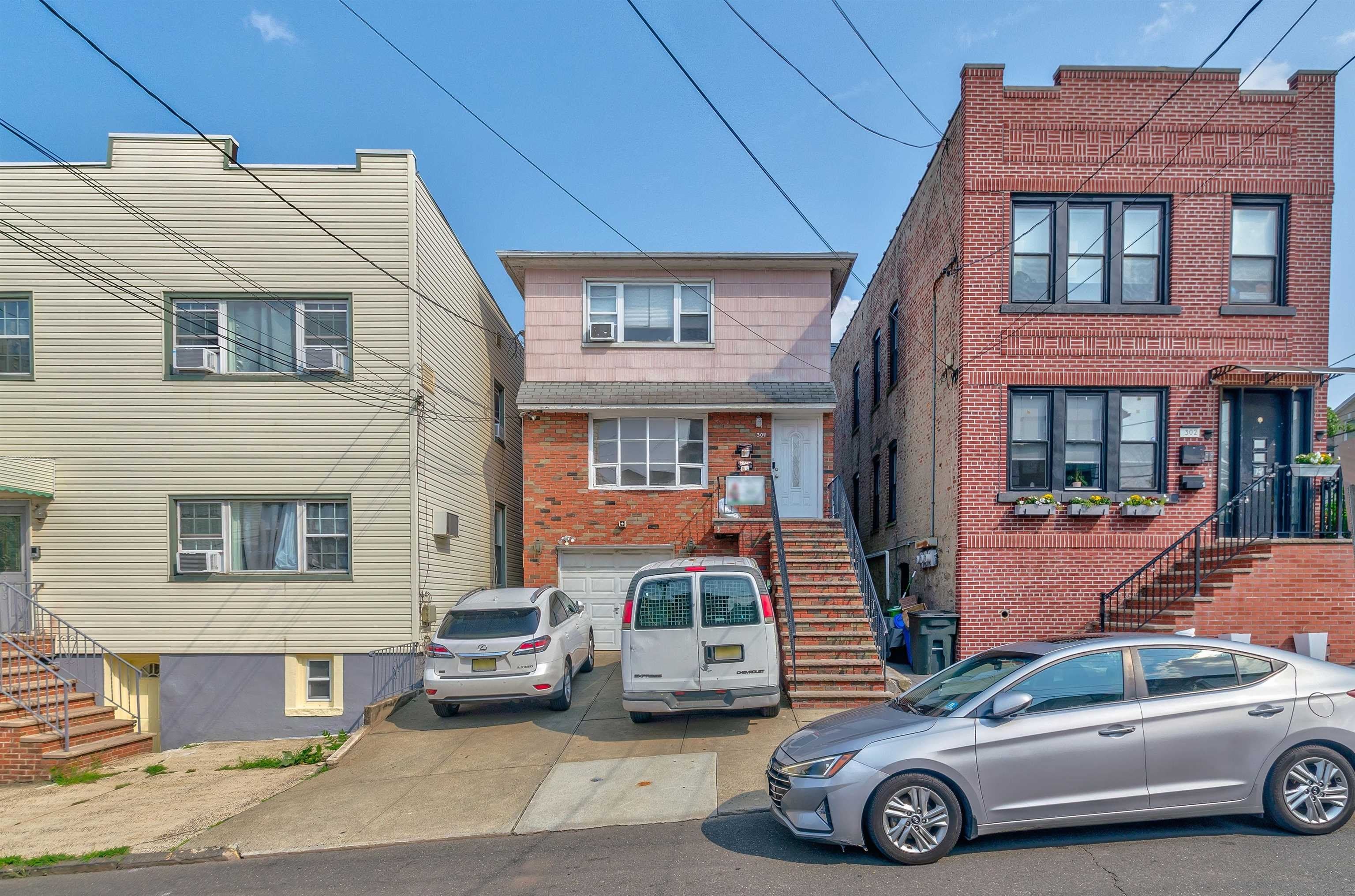 304 Columbia Ave – photo 1 of 307